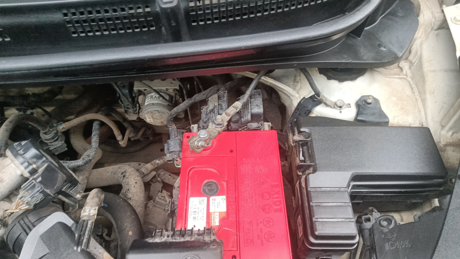 Used 2019 Hyundai Santro Sportz AMT Petrol Automatic engine ENGINE LEFT SIDE HINGE & APRON VIEW