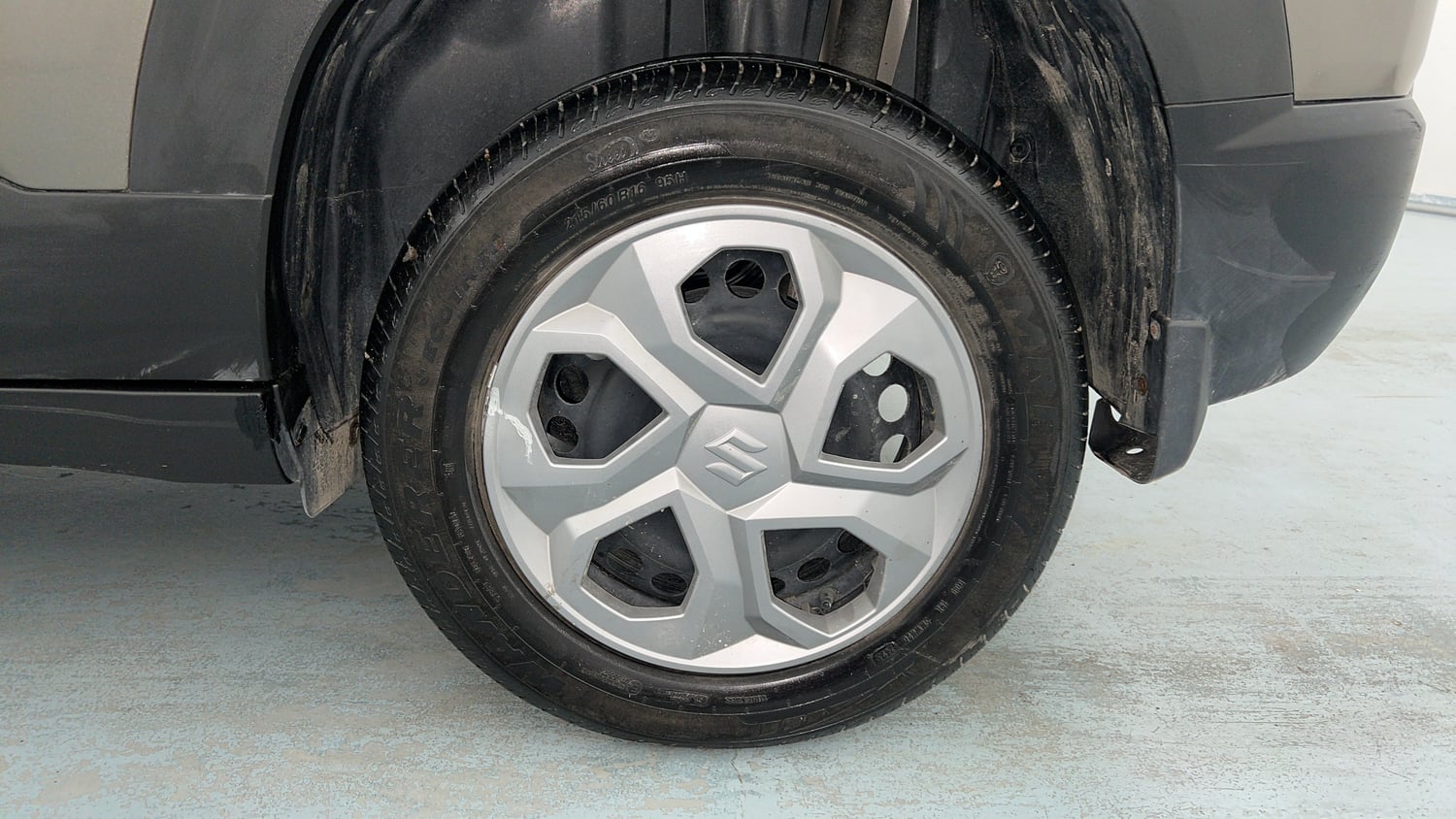 Used 2025 Maruti Suzuki Brezza VXi Petrol Manual tyres LEFT REAR TYRE RIM VIEW
