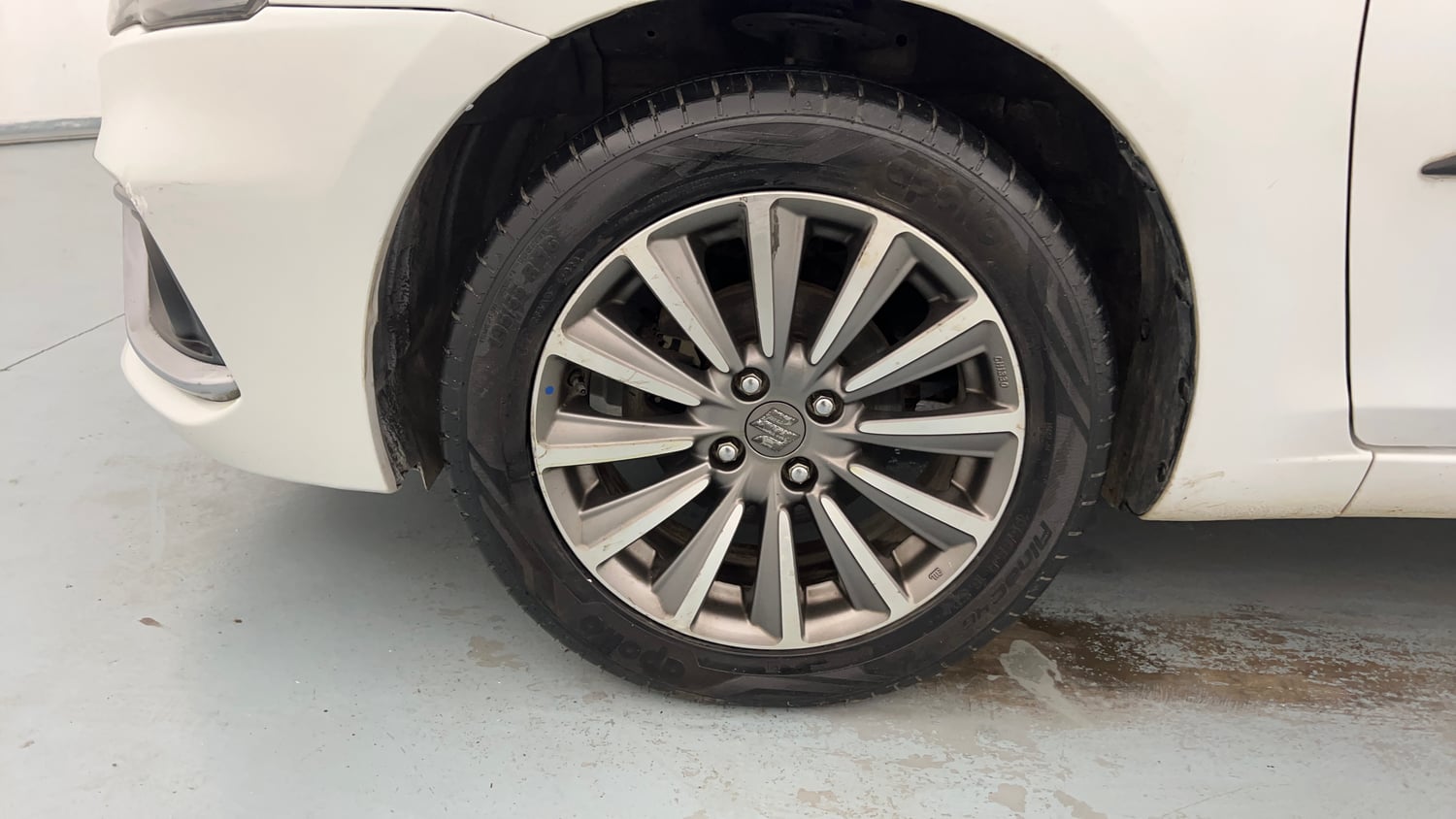 Used 2018 Maruti Suzuki Ciaz Alpha Hybrid 1.5 Petrol Manual tyres LEFT FRONT TYRE RIM VIEW