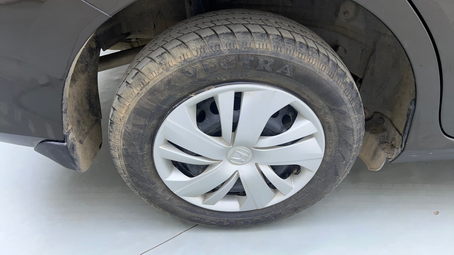 Used 2024 Honda Amaze S 1.2 Petrol MT Petrol Manual tyres RIGHT REAR TYRE RIM VIEW