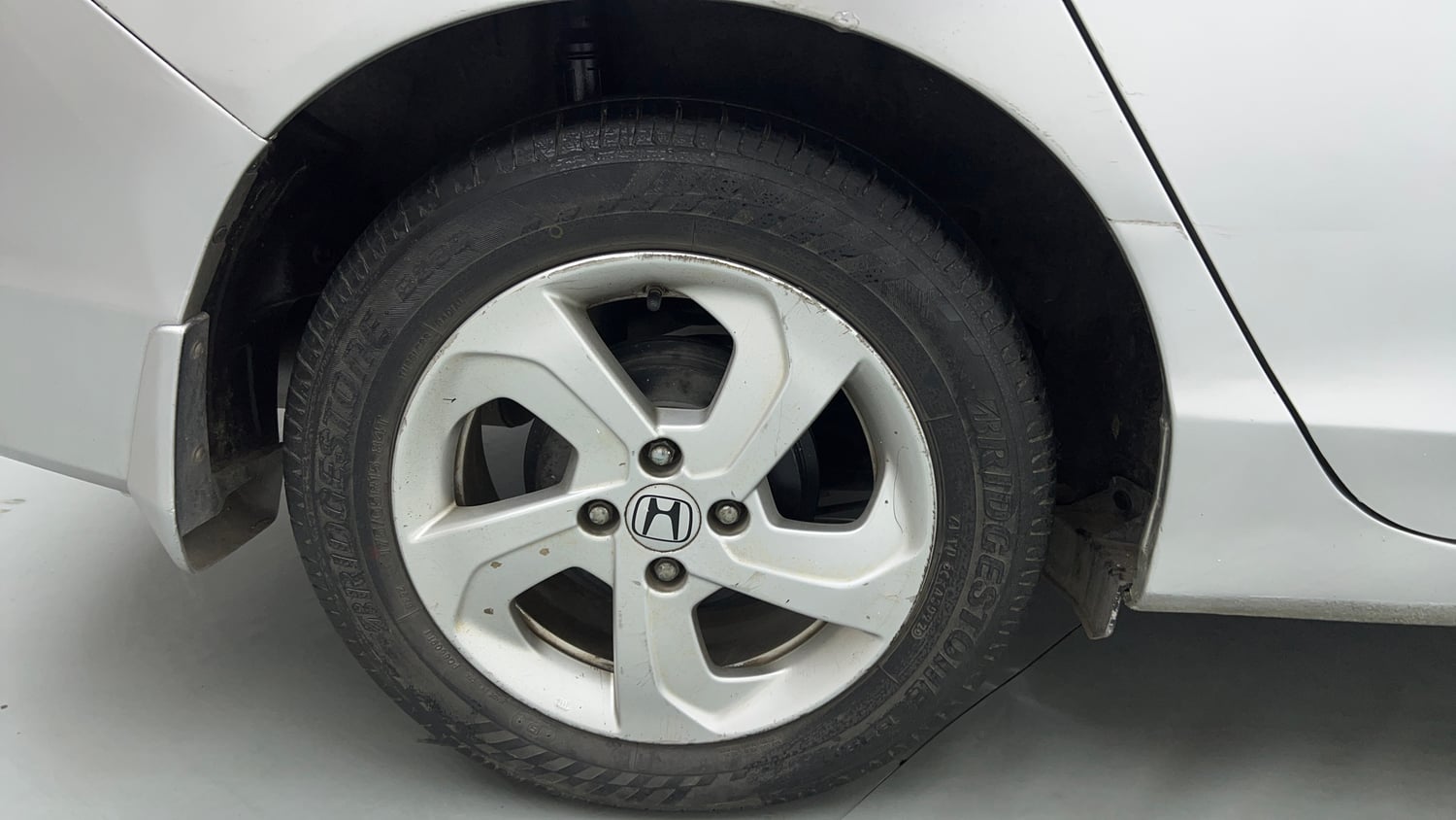 Used 2014 Honda City VX CVT Petrol Automatic tyres RIGHT REAR TYRE RIM VIEW