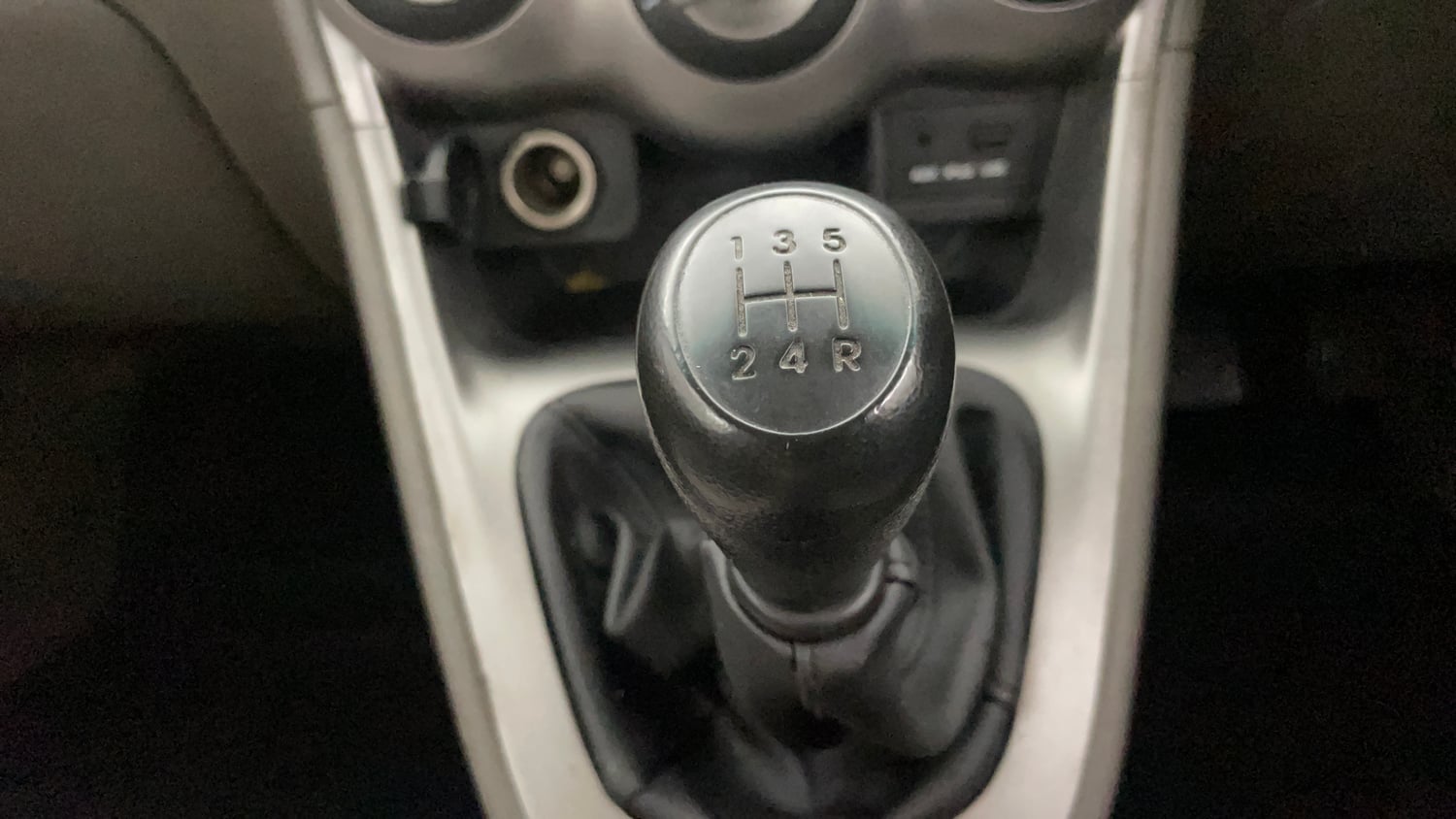 Used 2013 Hyundai i10 Sportz 1.2 Kappa2 Petrol Manual interior GEAR  KNOB VIEW