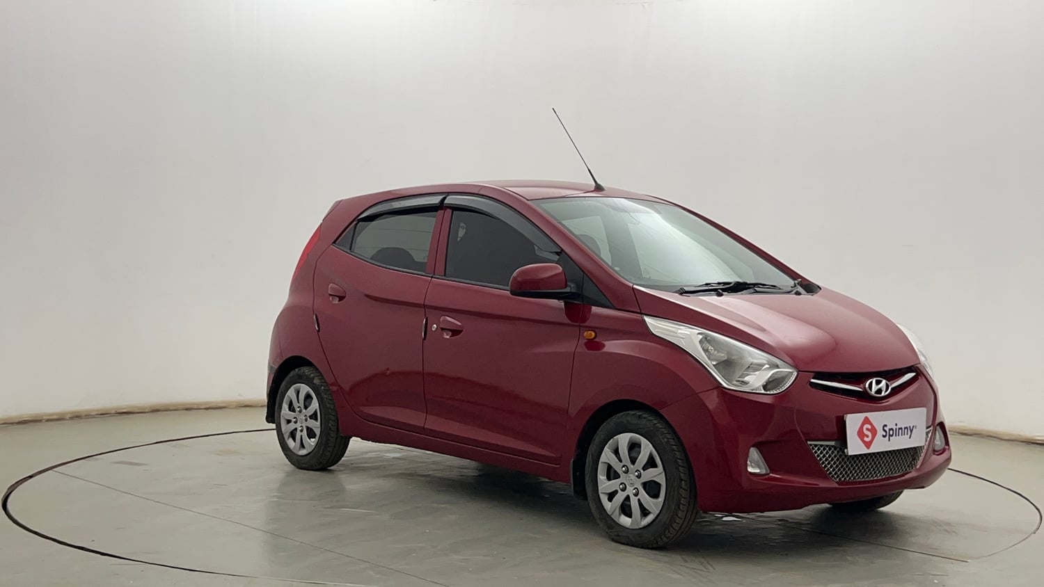 Used 2017 Hyundai Eon Sportz Petrol Manual exterior RIGHT FRONT CORNER VIEW