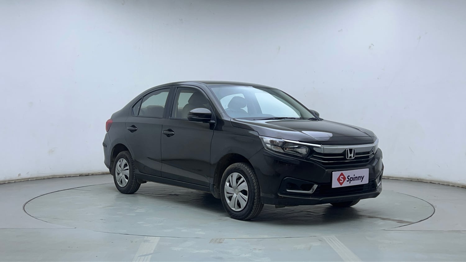 Used 2024 Honda Amaze S 1.2 Petrol MT Petrol Manual exterior RIGHT FRONT CORNER VIEW