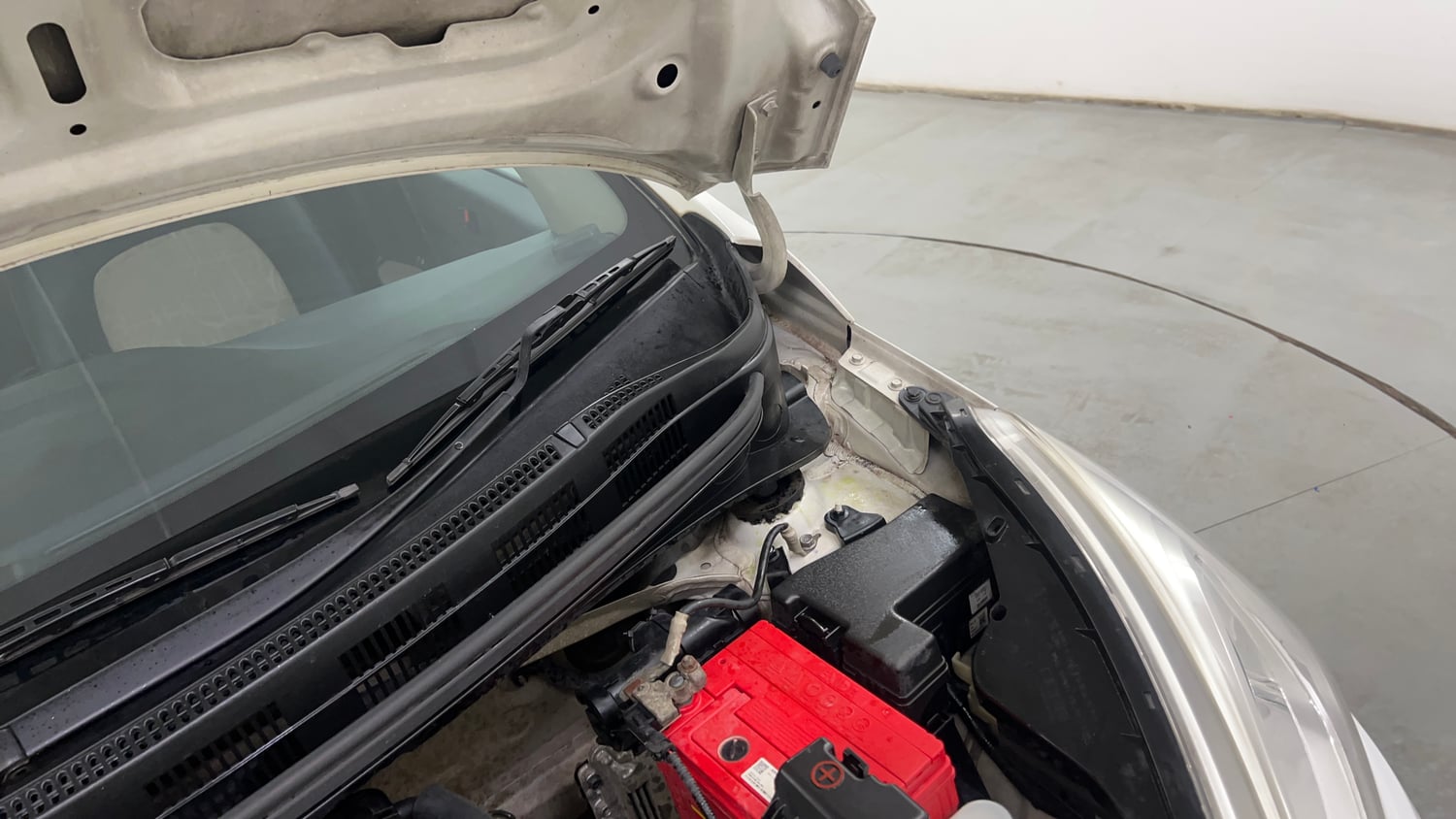 Used 2018 Hyundai Grand i10 Magna AT 1.2 Kappa VTVT Petrol Automatic engine ENGINE LEFT SIDE HINGE & APRON VIEW