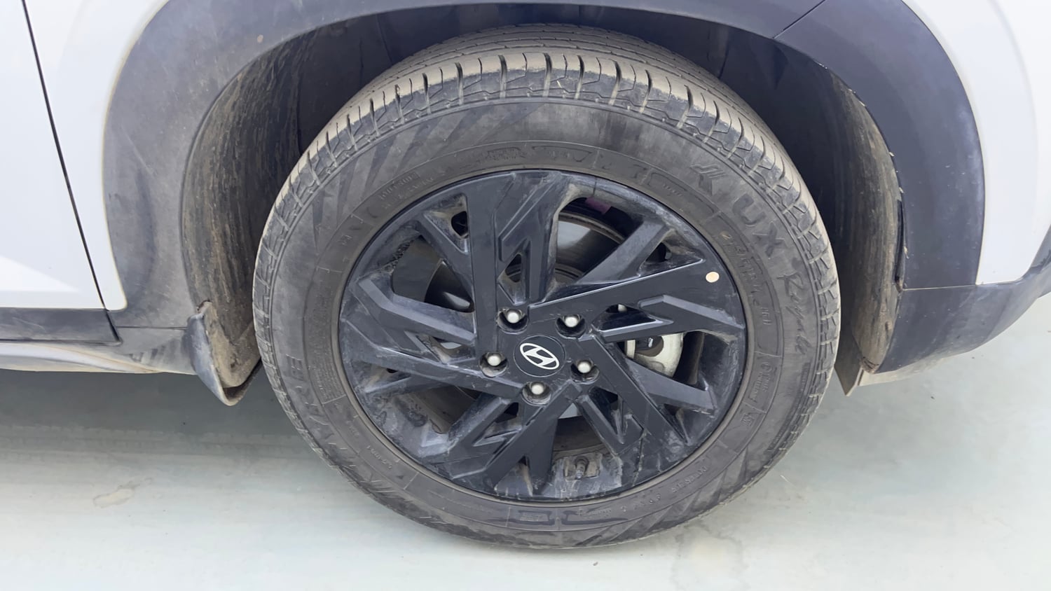 Used 2024 Hyundai Creta 1.5 MPi Petrol MT S(O) Petrol Manual tyres RIGHT FRONT TYRE RIM VIEW