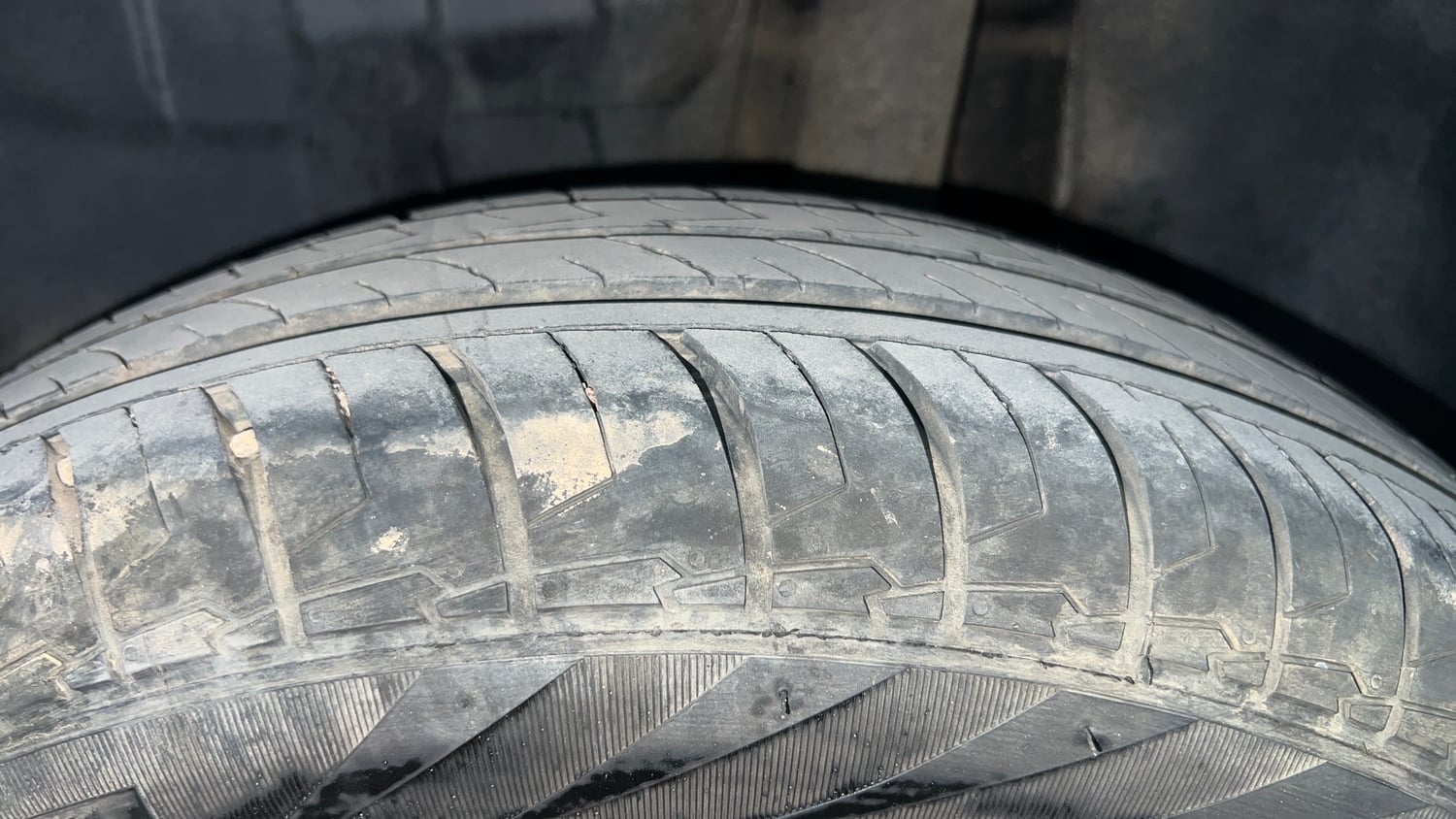 Used 2023 Maruti Suzuki Swift VXi Petrol Manual tyres LEFT REAR TYRE TREAD VIEW