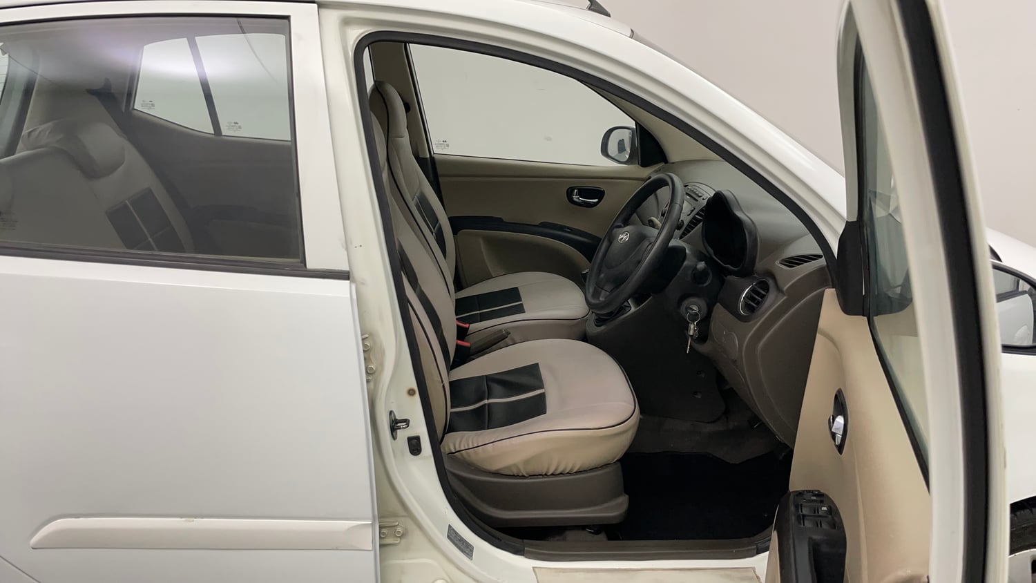 Used 2013 Hyundai i10 Sportz 1.2 Kappa2 Petrol Manual interior RIGHT SIDE FRONT DOOR CABIN VIEW