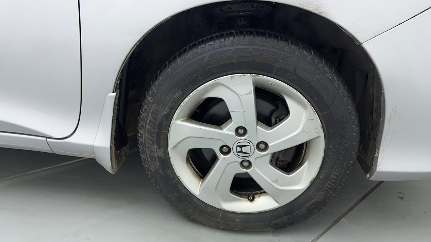 Used 2014 Honda City VX CVT Petrol Automatic tyres RIGHT FRONT TYRE RIM VIEW