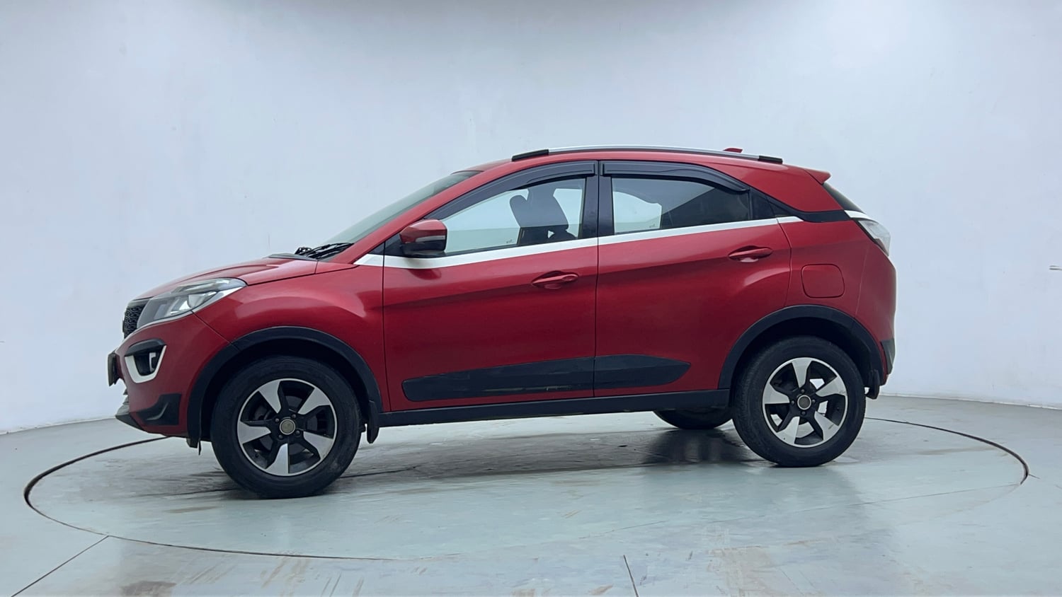 Used 2018 Tata Nexon XZ Plus Petrol Manual exterior LEFT SIDE VIEW