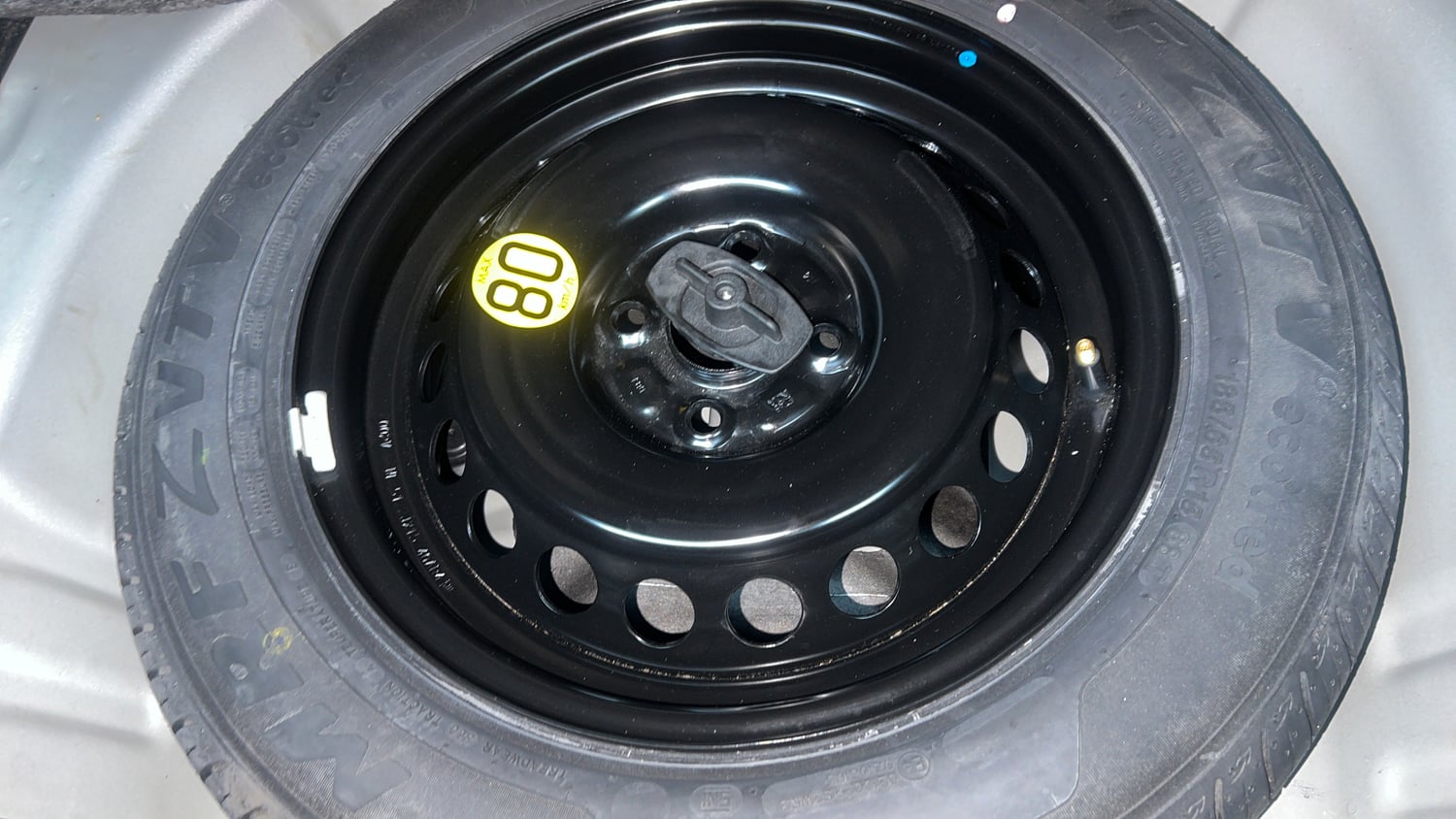 Used 2020 Toyota Glanza V CVT Petrol Automatic tyres SPARE TYRE VIEW