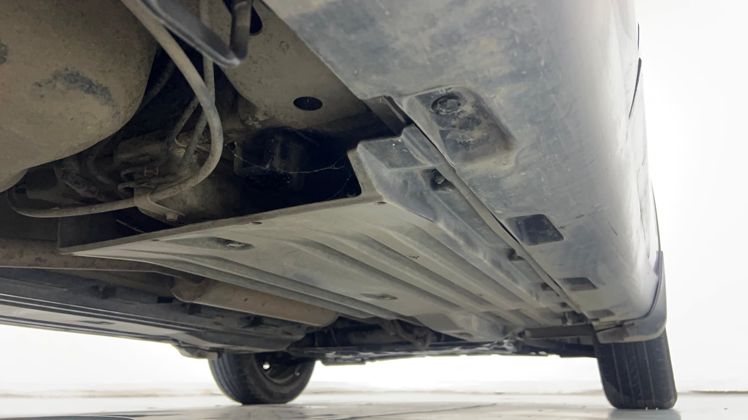 Used 2020 Maruti Suzuki Vitara Brezza VXi AT SHVS Petrol Automatic extra REAR RIGHT UNDERBODY VIEW