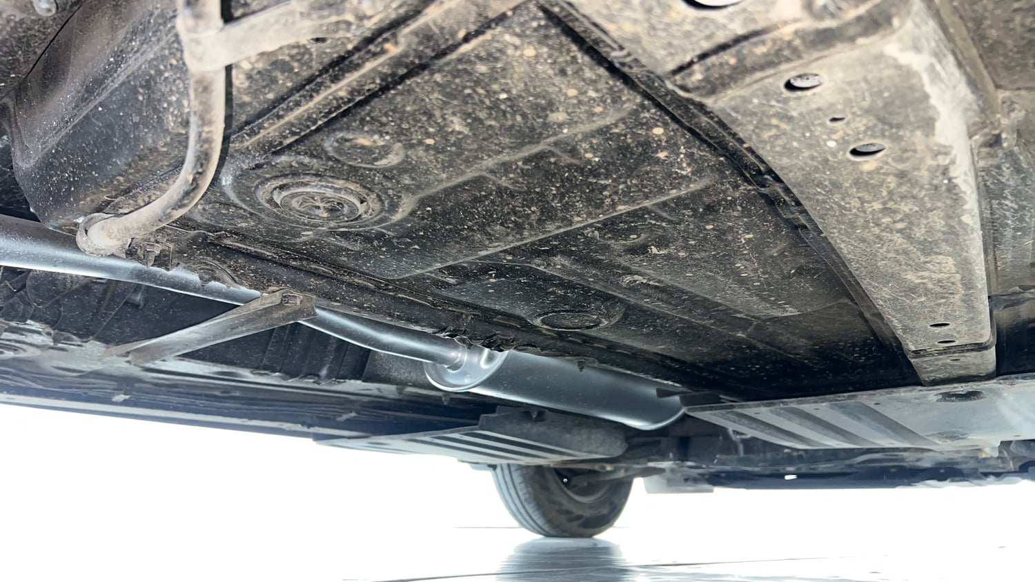 Used 2023 Maruti Suzuki Swift VXi Petrol Manual extra REAR RIGHT UNDERBODY VIEW
