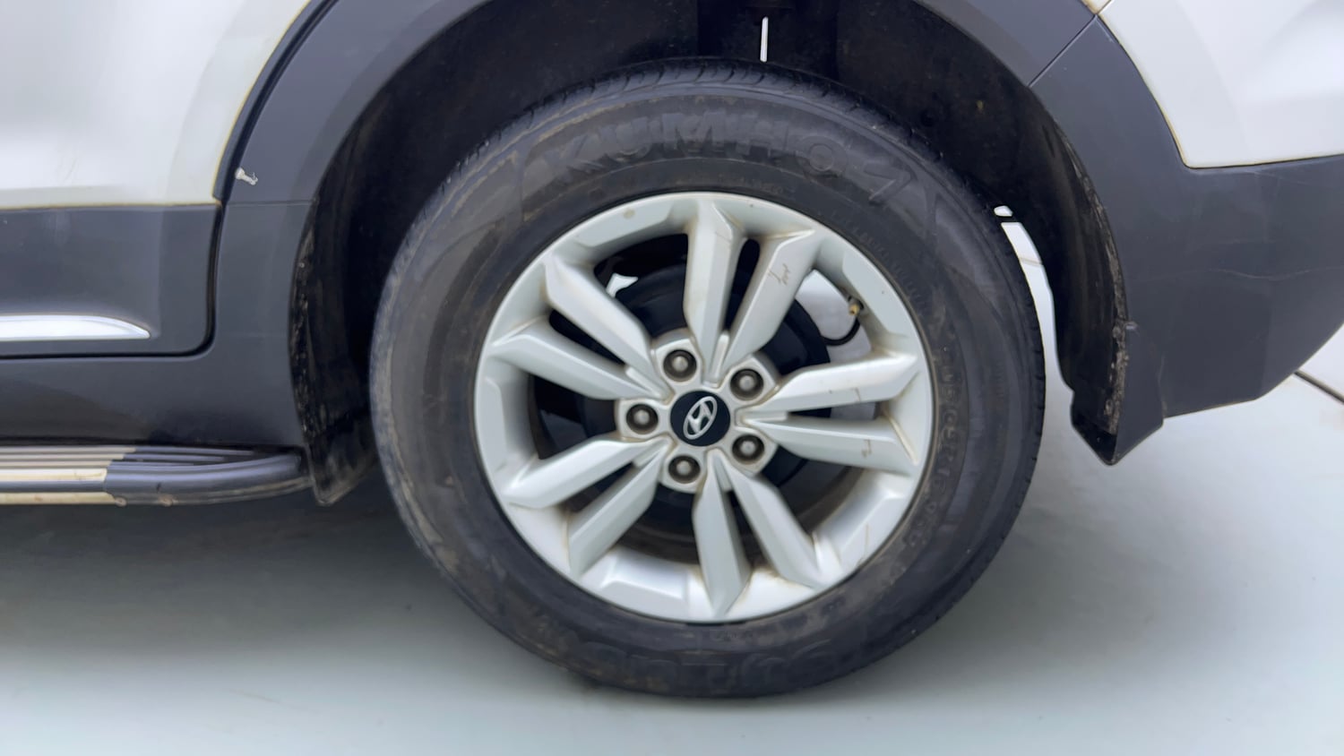 Used 2016 Hyundai Creta 1.6 SX Plus Petrol Petrol Manual tyres LEFT REAR TYRE RIM VIEW