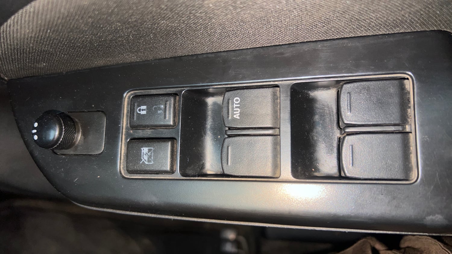 Used 2014 Maruti Suzuki Swift VXi Petrol Manual top_features Power windows