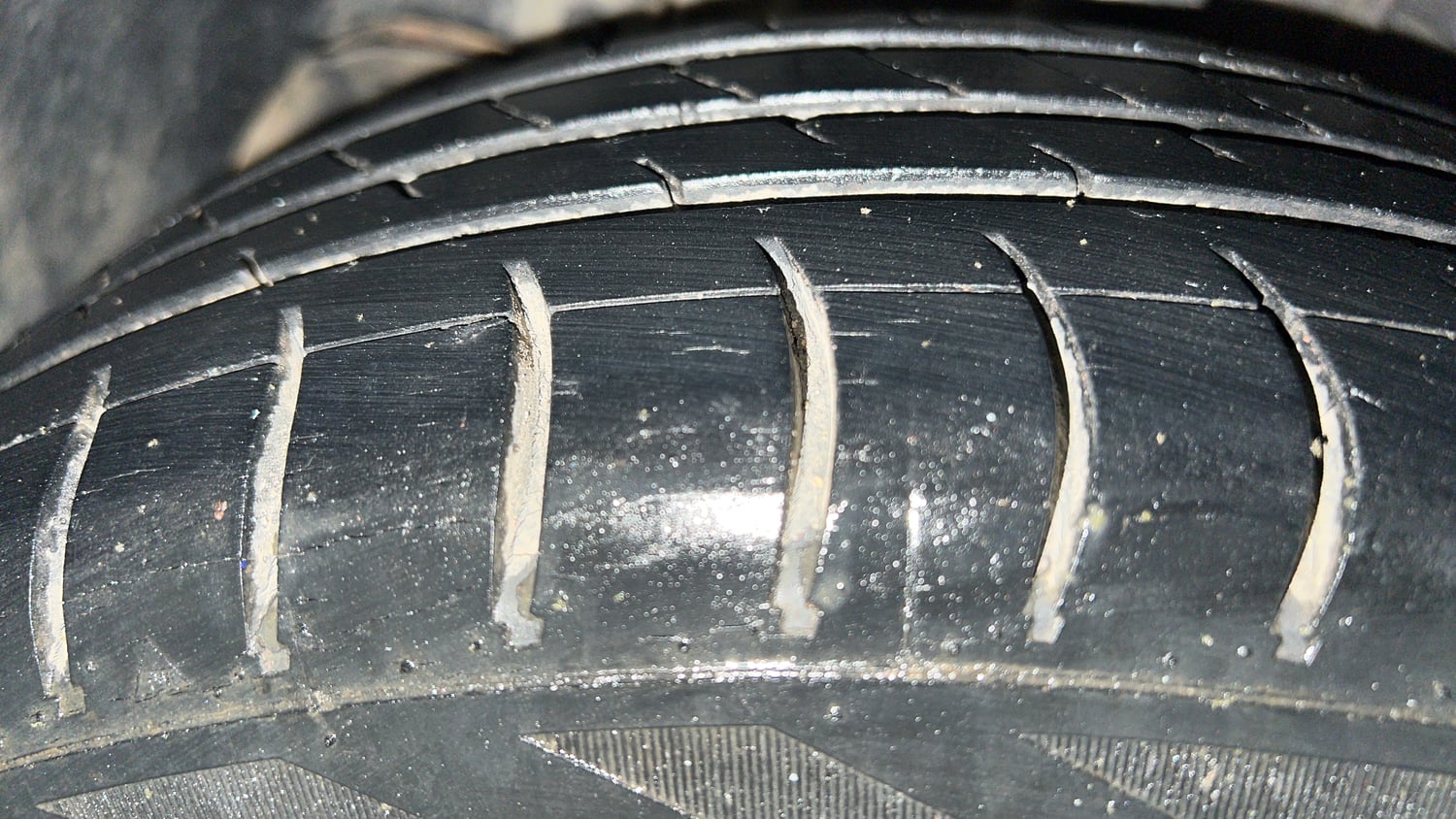 Used 2018 Tata Tigor Revotorq XZ (O) Diesel Manual tyres LEFT FRONT TYRE TREAD VIEW