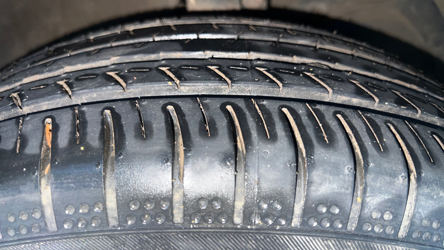 Used 2021 Maruti Suzuki New Ertiga VXi Petrol Manual tyres RIGHT FRONT TYRE TREAD VIEW