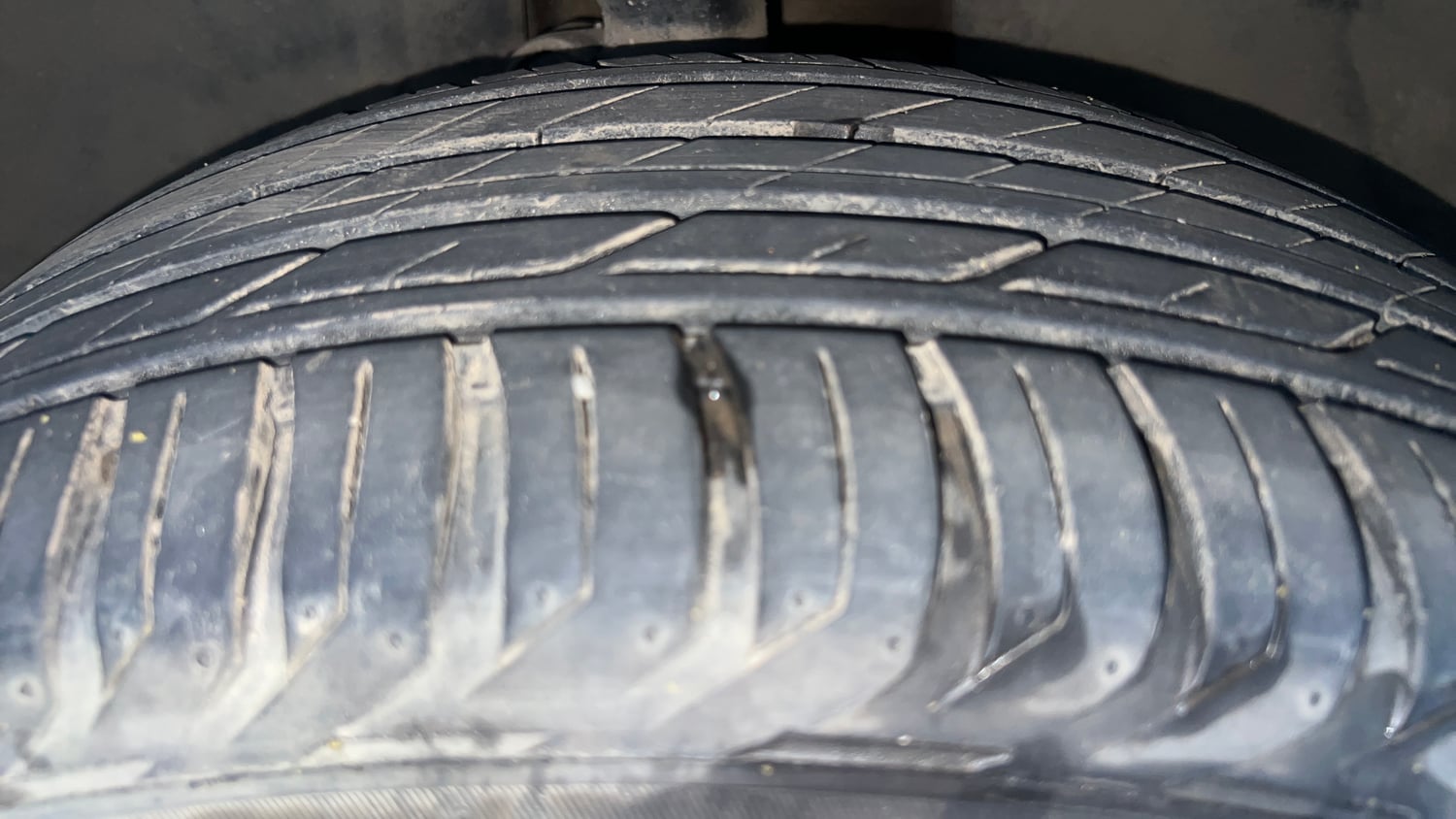 Used 2019 Jeep Compass Sport 1.4 Petrol Petrol Manual tyres RIGHT FRONT TYRE TREAD VIEW