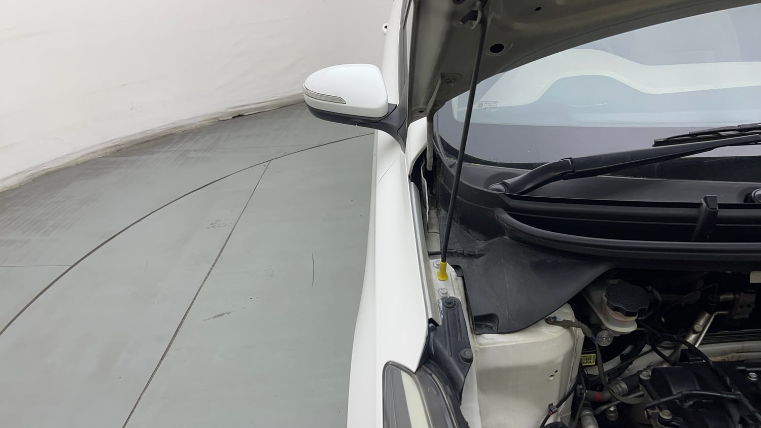 Used 2020 Hyundai Elite i20 Sportz Plus 1.2 Petrol Manual engine ENGINE RIGHT SIDE HINGE & APRON VIEW