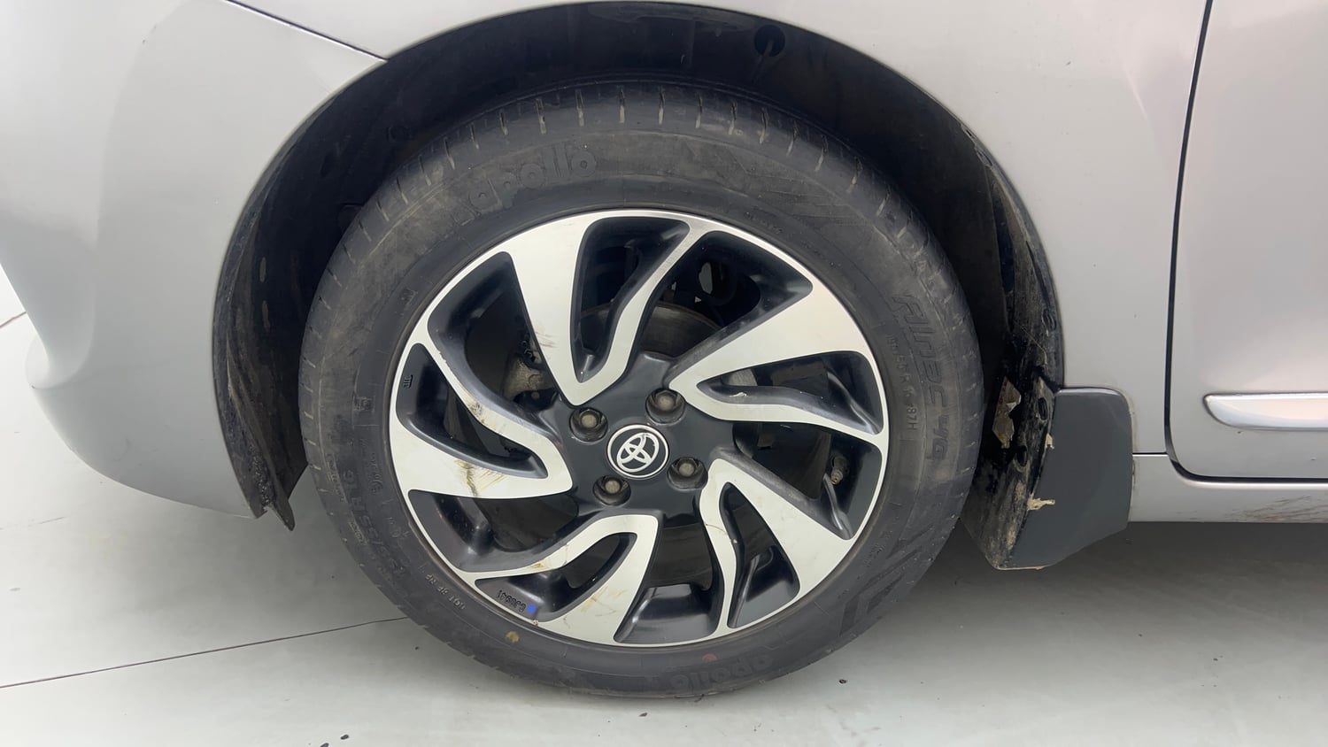 Used 2020 Toyota Glanza V CVT Petrol Automatic tyres LEFT FRONT TYRE RIM VIEW