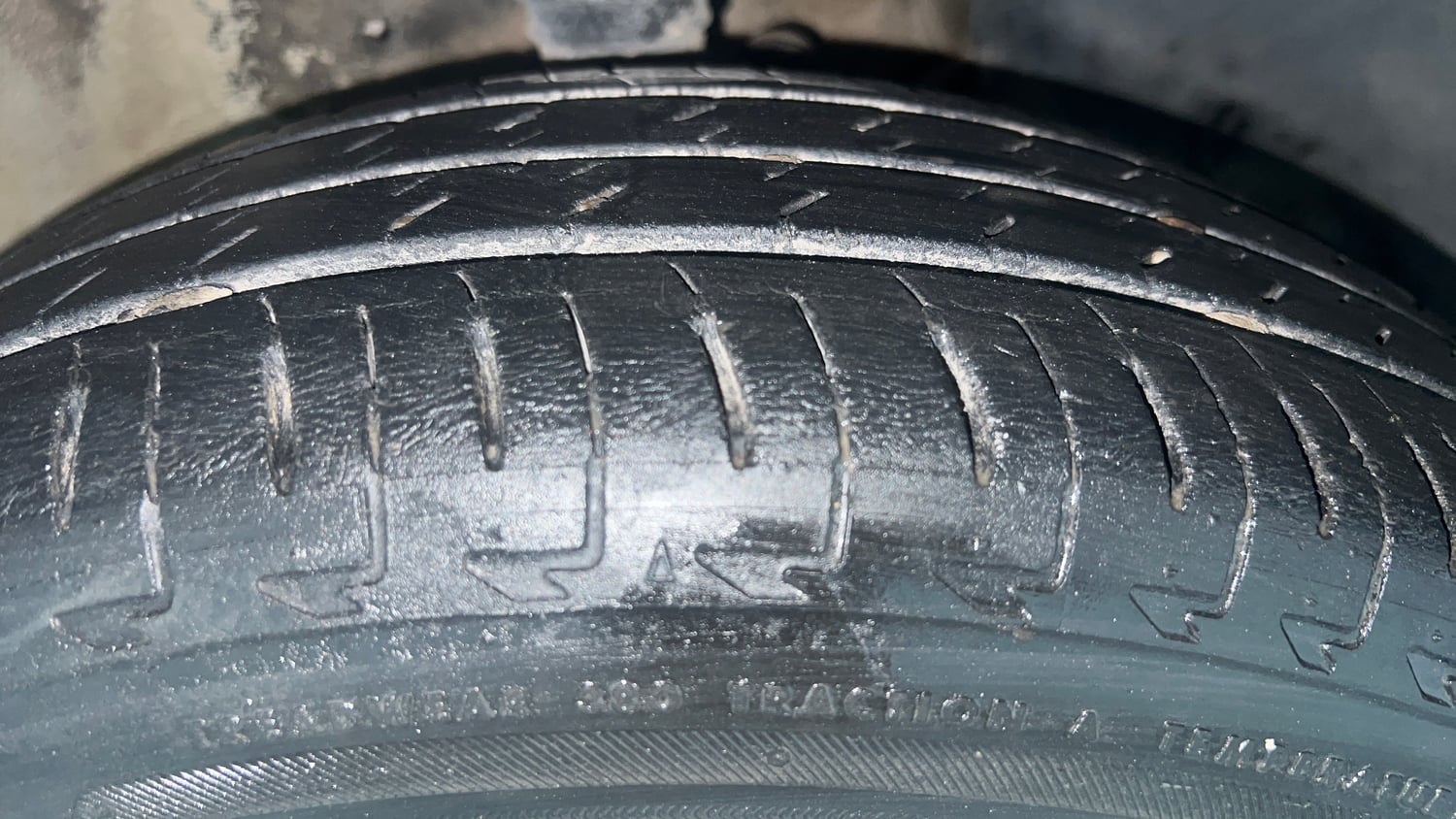Used 2019 Maruti Suzuki Ignis Alpha 1.2 AMT Petrol Automatic tyres RIGHT FRONT TYRE TREAD VIEW