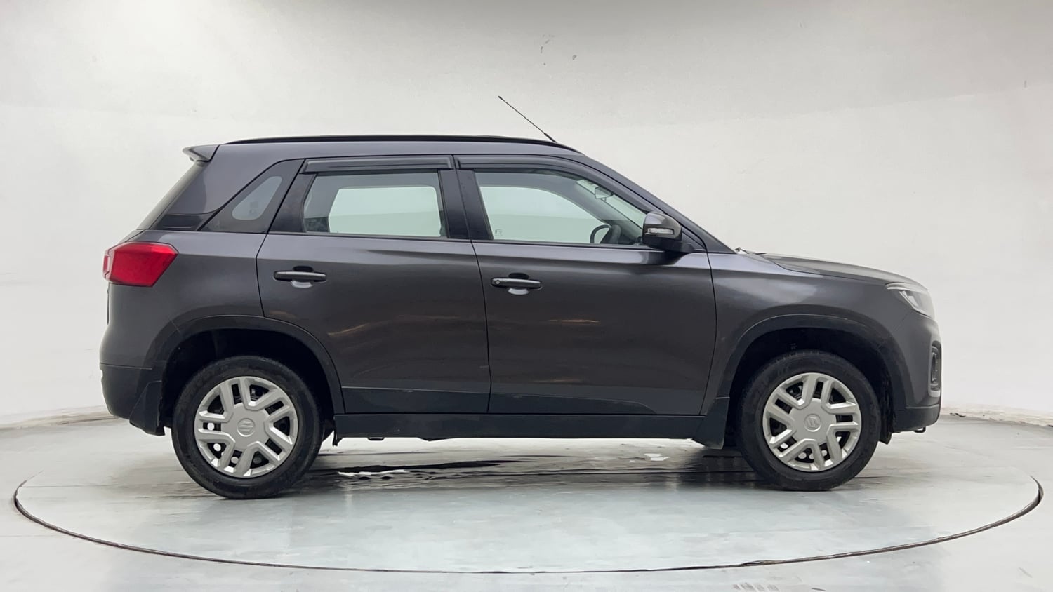 Used 2020 Maruti Suzuki Vitara Brezza VXi AT SHVS Petrol Automatic exterior RIGHT SIDE VIEW