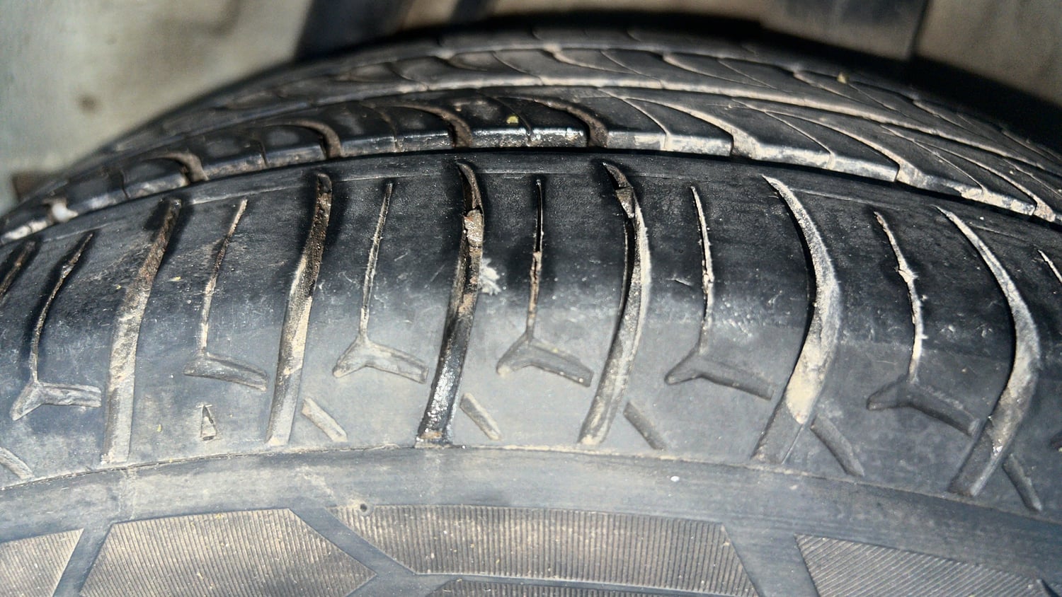 Used 2017 Honda City V CVT Petrol Petrol Automatic tyres LEFT REAR TYRE TREAD VIEW