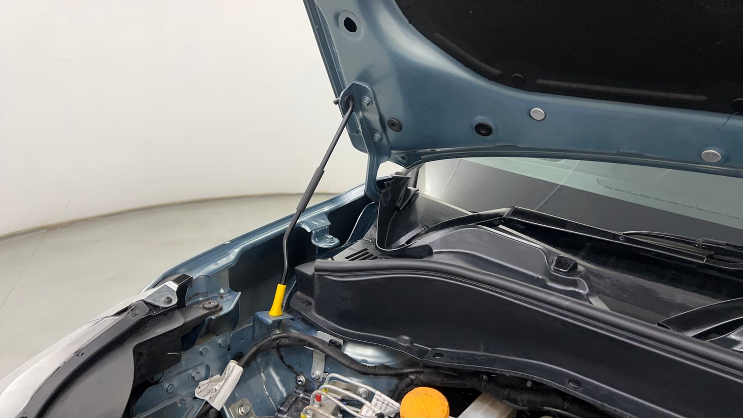 Used 2022 Tata Punch Accomplished AMT Petrol Automatic engine ENGINE RIGHT SIDE HINGE & APRON VIEW