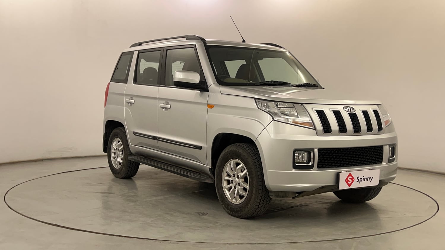 Used 2016 Mahindra TUV300 T8 Diesel Manual exterior RIGHT FRONT CORNER VIEW
