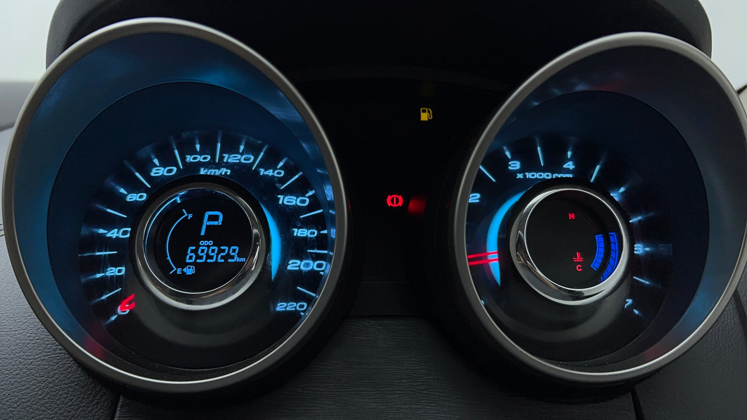 Used 2019 Mahindra XUV500 W11 AT Diesel Automatic interior CLUSTERMETER VIEW