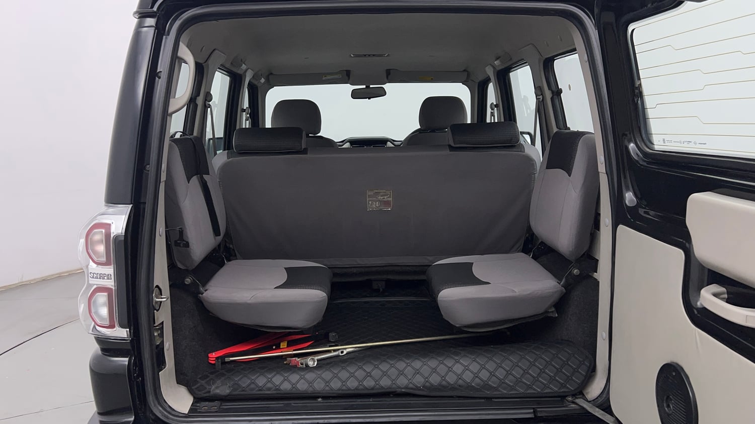 Used 2016 Mahindra Scorpio S6 Plus Diesel Manual interior DICKY INSIDE VIEW