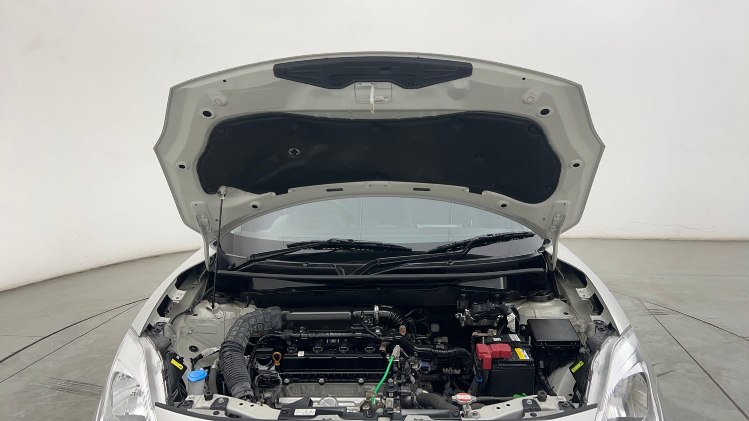 Used 2023 Maruti Suzuki Swift VXi Petrol Manual engine ENGINE & BONNET OPEN FRONT VIEW