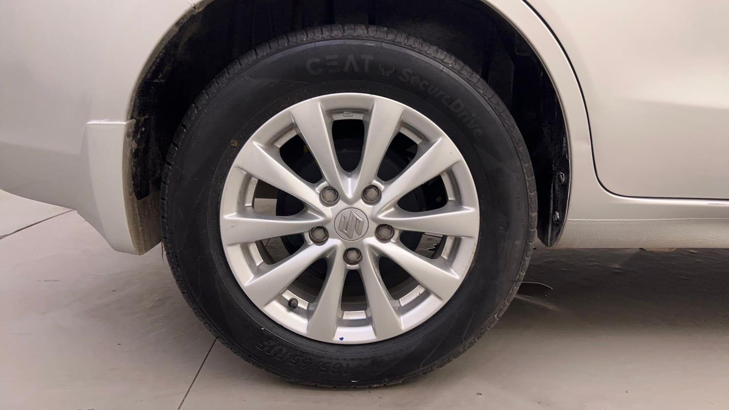Used 2015 Maruti Suzuki Ertiga ZXi Petrol Manual tyres RIGHT REAR TYRE RIM VIEW