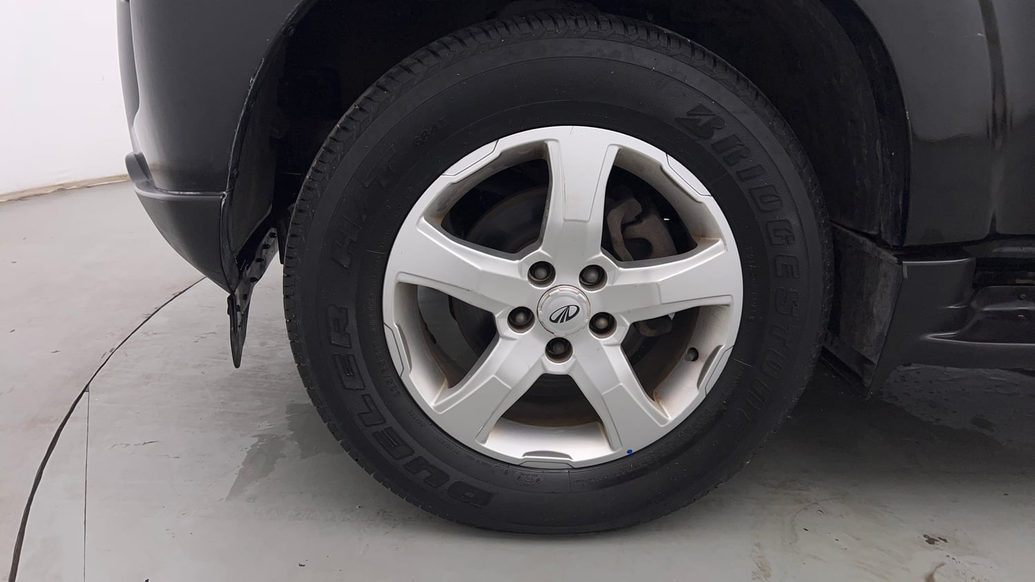 Used 2016 Mahindra Scorpio S6 Plus Diesel Manual tyres LEFT FRONT TYRE RIM VIEW