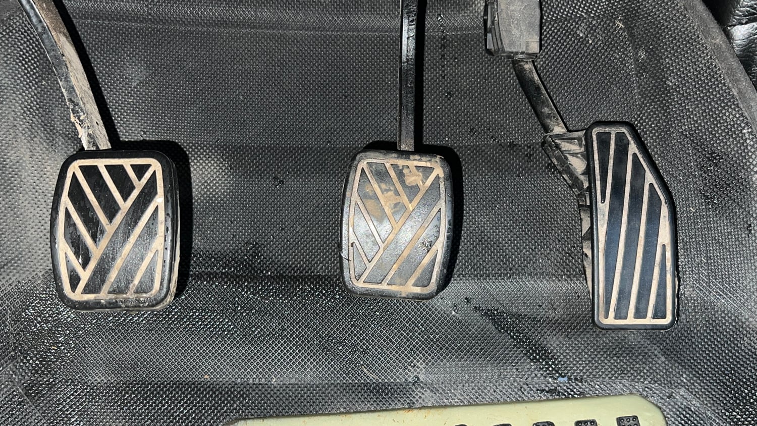 Used 2022 Maruti Suzuki Dzire VXi Petrol Manual interior PEDALS VIEW