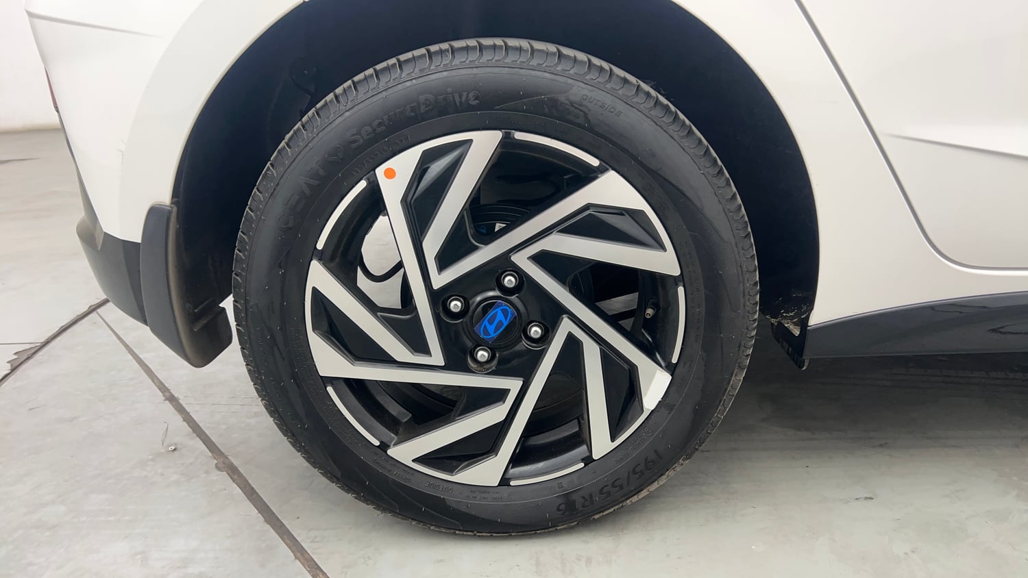 Used 2024 Hyundai New i20 Asta (O) 1.2 IVT Petrol Automatic tyres RIGHT REAR TYRE RIM VIEW