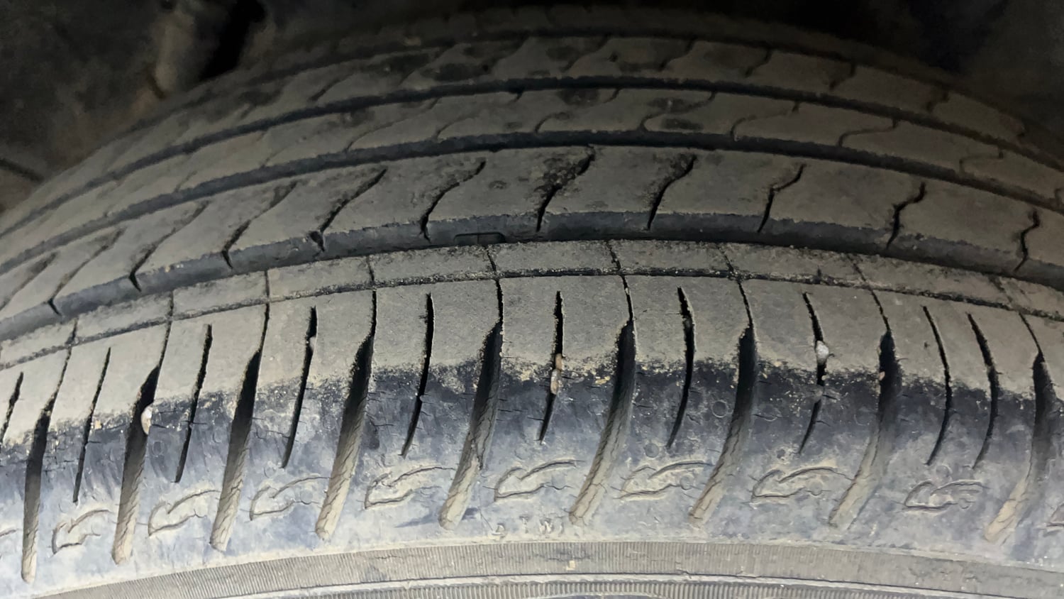 Used 2019 Hyundai Venue SX Plus 1.0 Turbo DCT Petrol Automatic tyres LEFT REAR TYRE TREAD VIEW