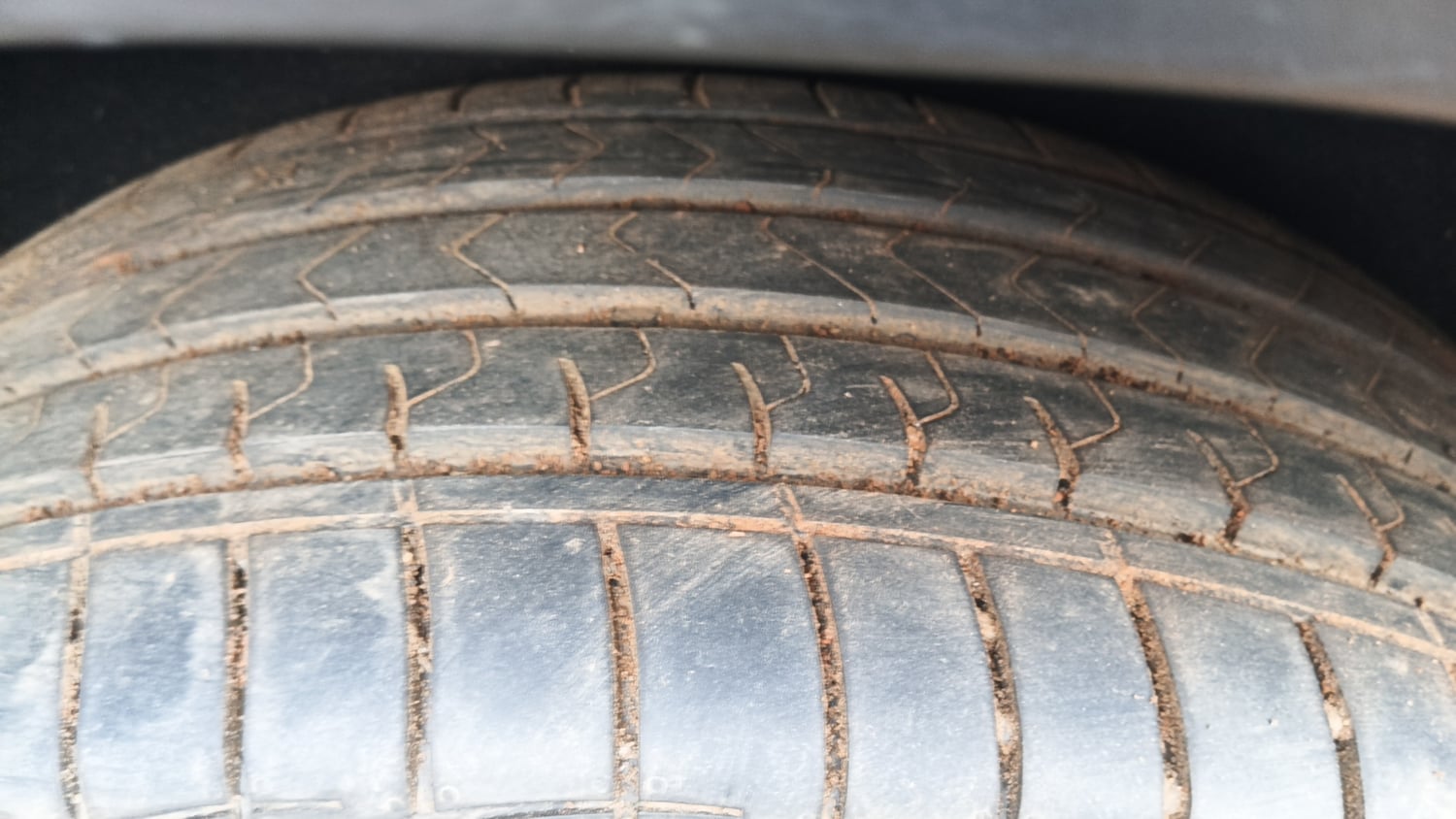 Used 2023 Mahindra Scorpio N Z8 L Diesel AT 4WD 7 STR Diesel Automatic tyres LEFT REAR TYRE TREAD VIEW