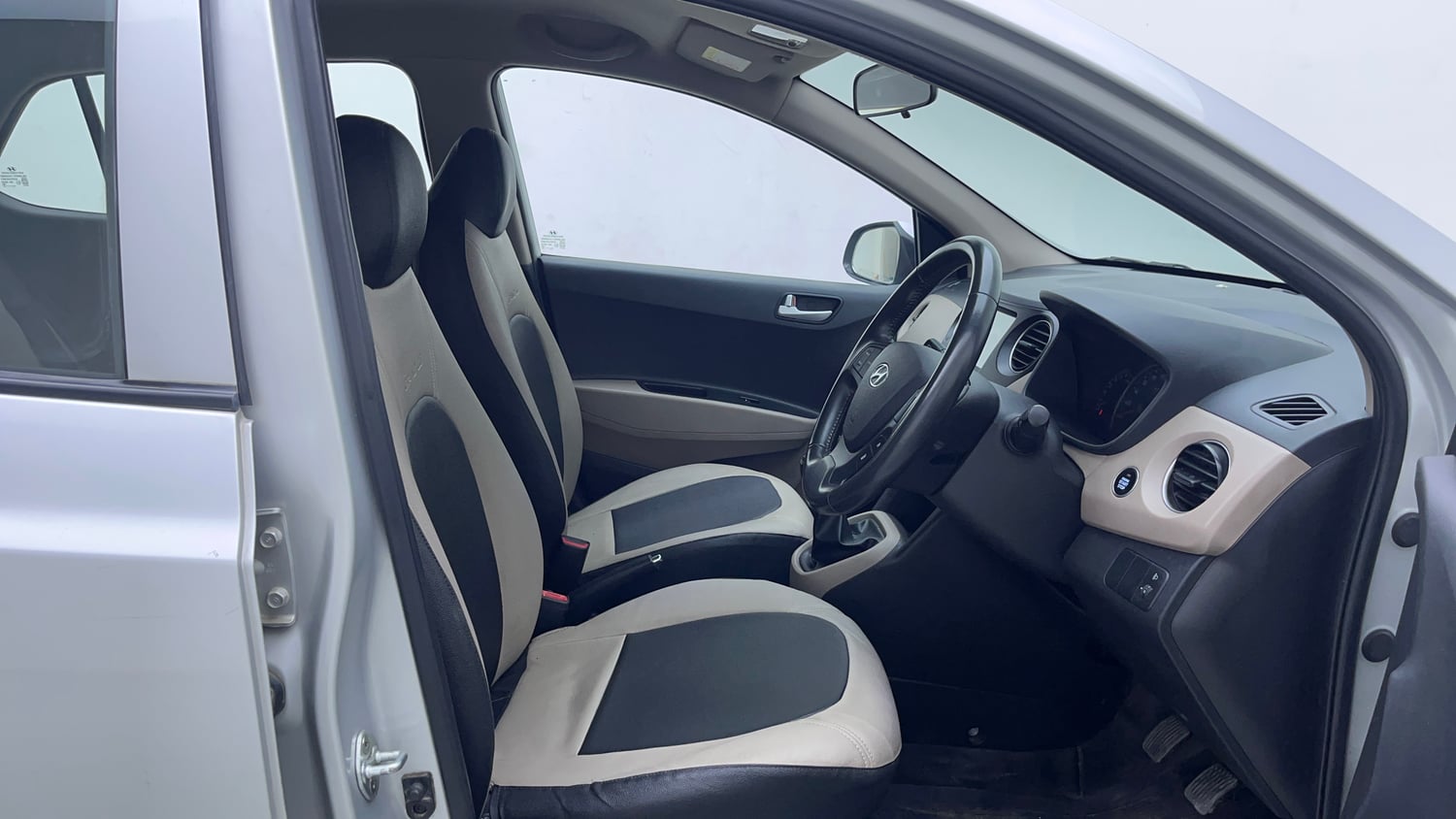 Used 2017 Hyundai Grand i10 Asta 1.2 Kappa VTVT Petrol Manual interior RIGHT SIDE FRONT DOOR CABIN VIEW