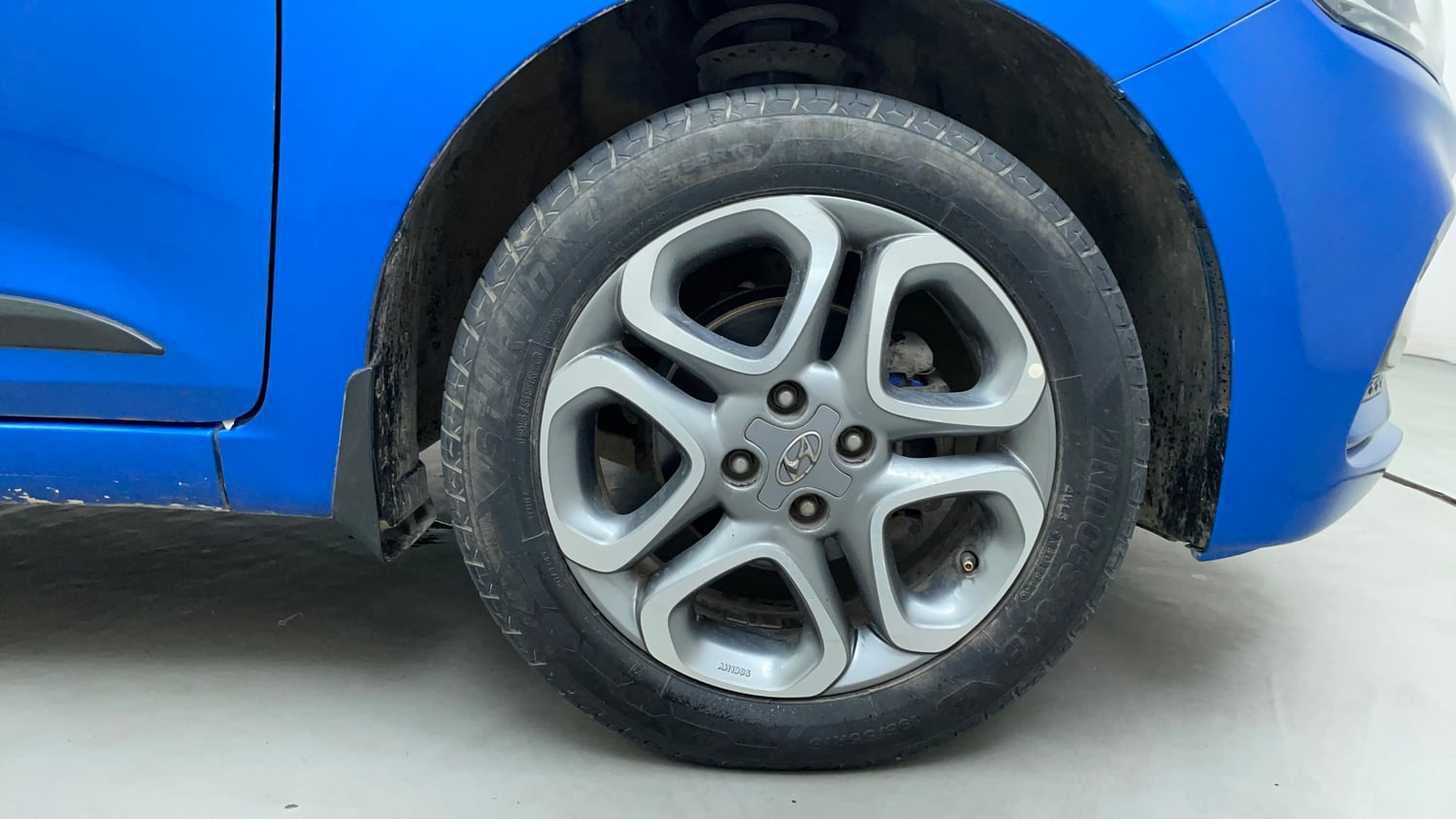 Used 2019 Hyundai Elite i20 Asta 1.2 (O) Petrol Manual tyres RIGHT FRONT TYRE RIM VIEW