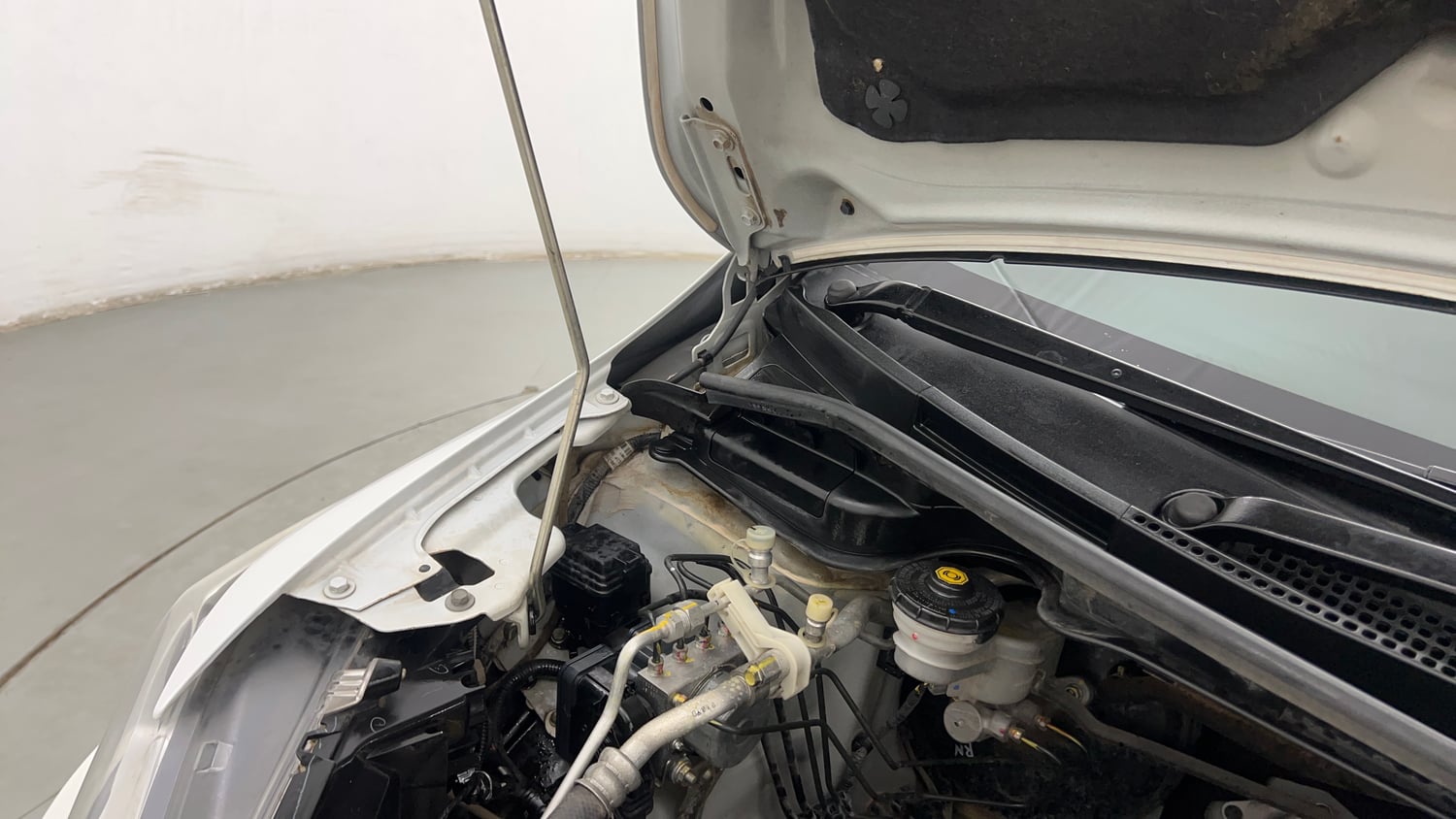 Used 2016 Honda Jazz VX Petrol Petrol Manual engine ENGINE RIGHT SIDE HINGE & APRON VIEW