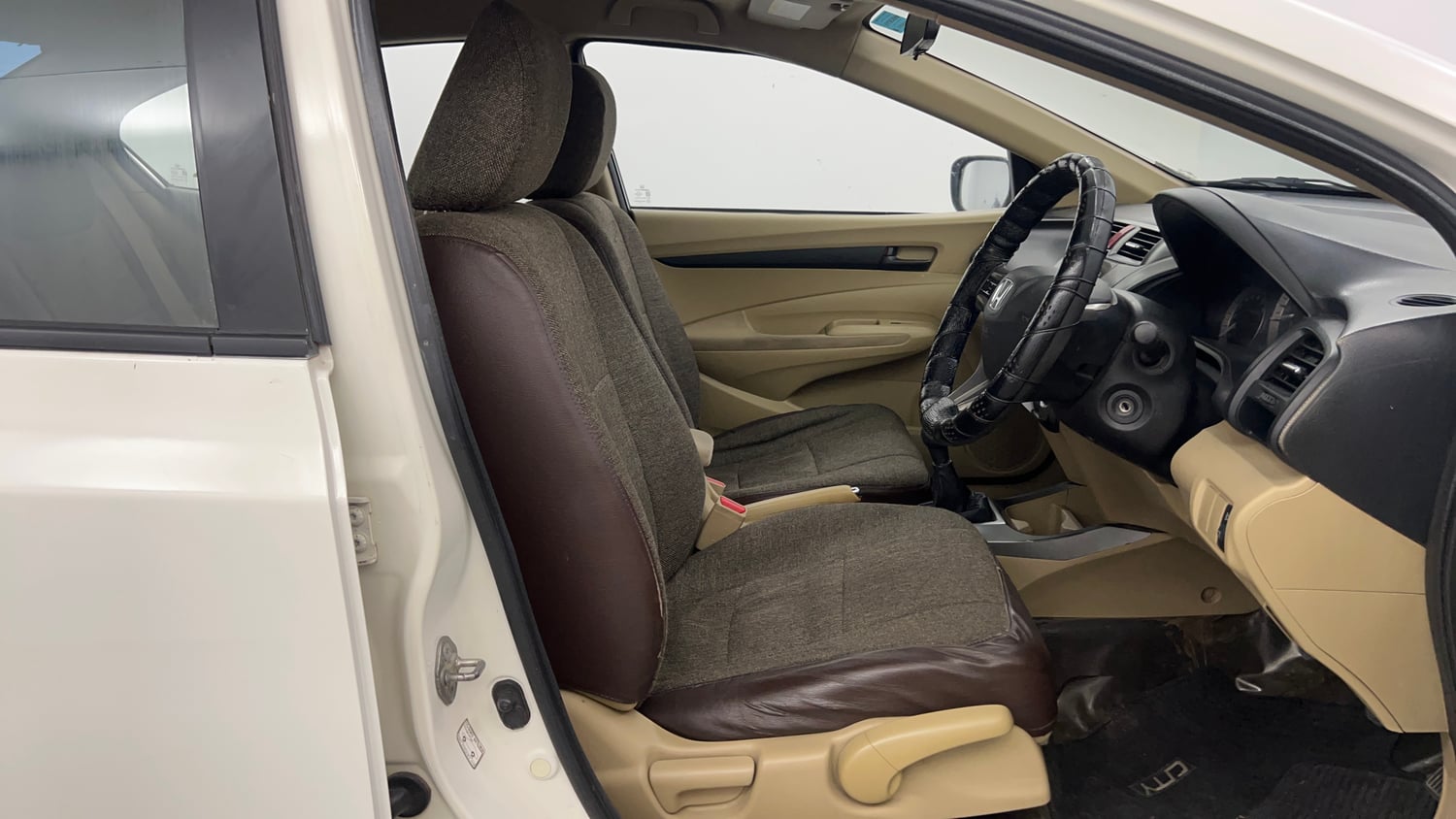 Used 2013 Honda City 1.5 S MT Petrol Manual interior RIGHT SIDE FRONT DOOR CABIN VIEW