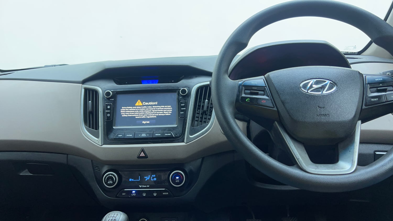 Used 2016 Hyundai Creta 1.6 SX Plus Petrol Petrol Manual top_features Touch screen infotainment system