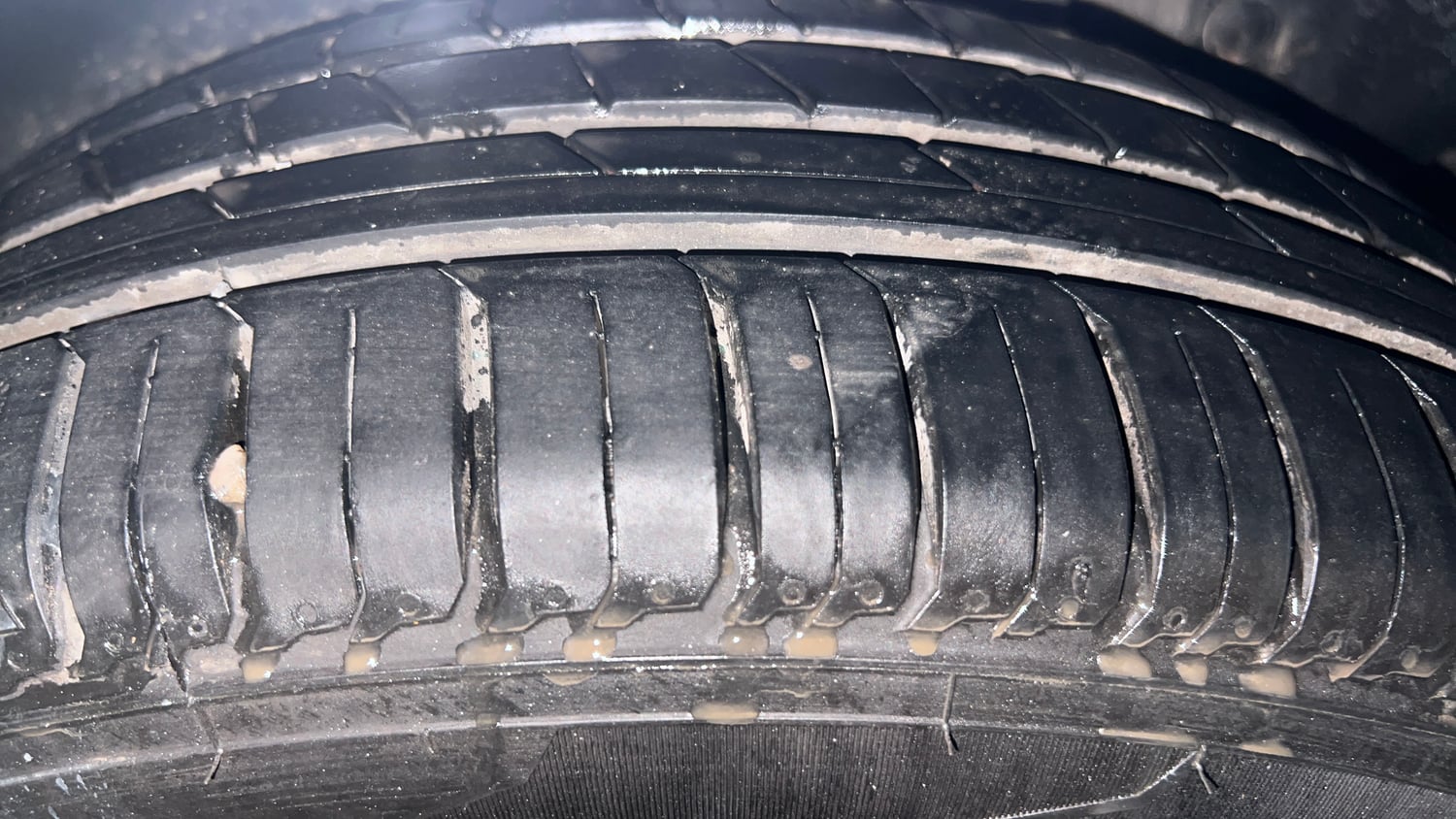 Used 2015 Maruti Suzuki Ertiga ZXi Petrol Manual tyres LEFT REAR TYRE TREAD VIEW