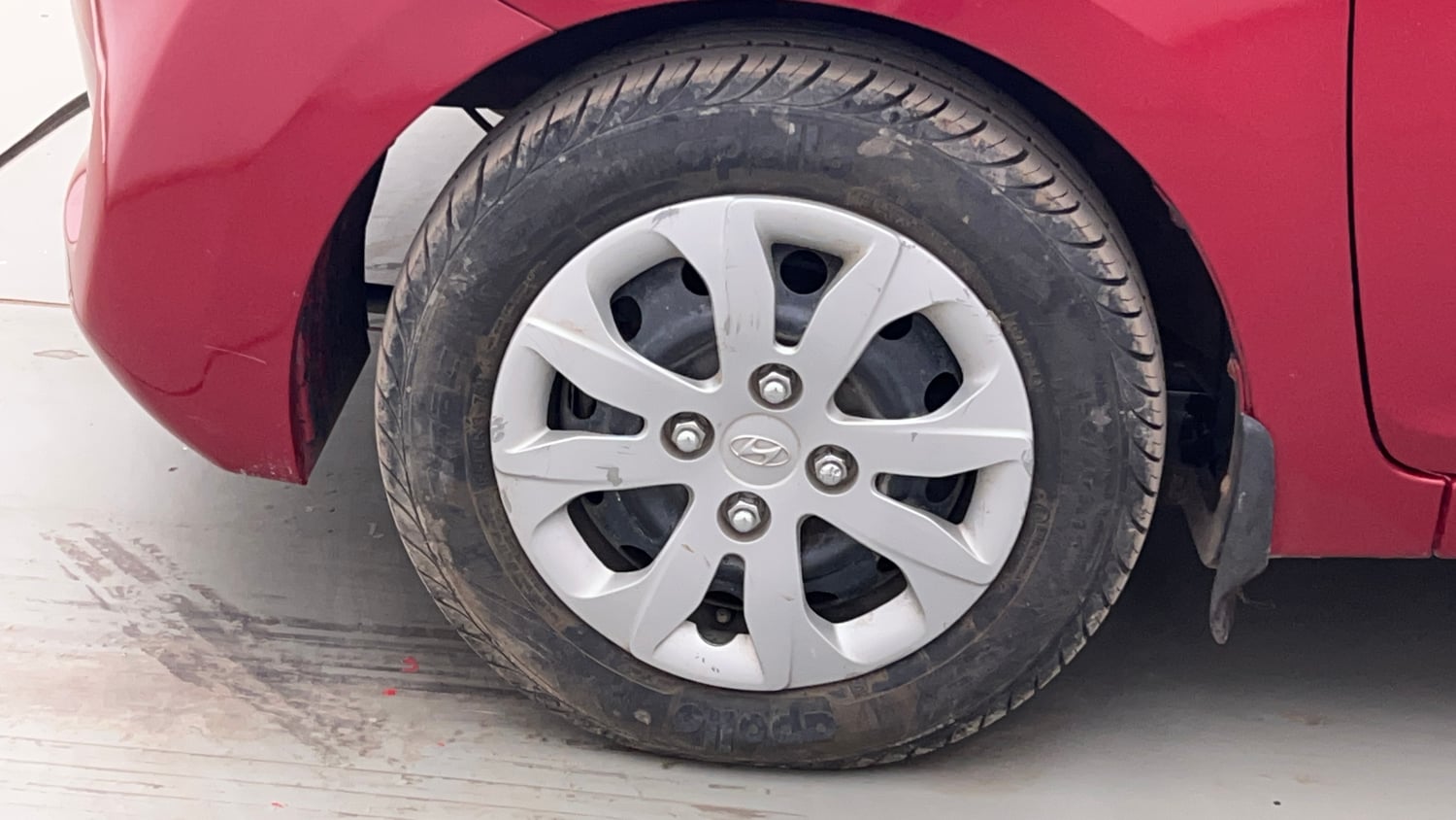 Used 2017 Hyundai Eon Sportz Petrol Manual tyres LEFT FRONT TYRE RIM VIEW