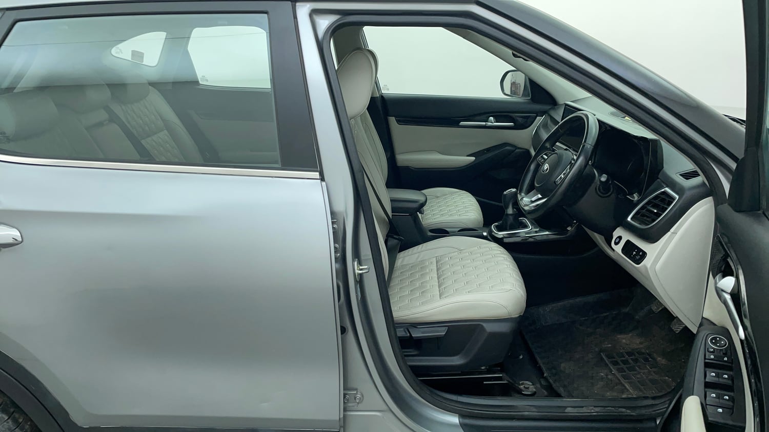 Used 2019 Kia Seltos HTX 1.5 Diesel Diesel Manual interior RIGHT SIDE FRONT DOOR CABIN VIEW