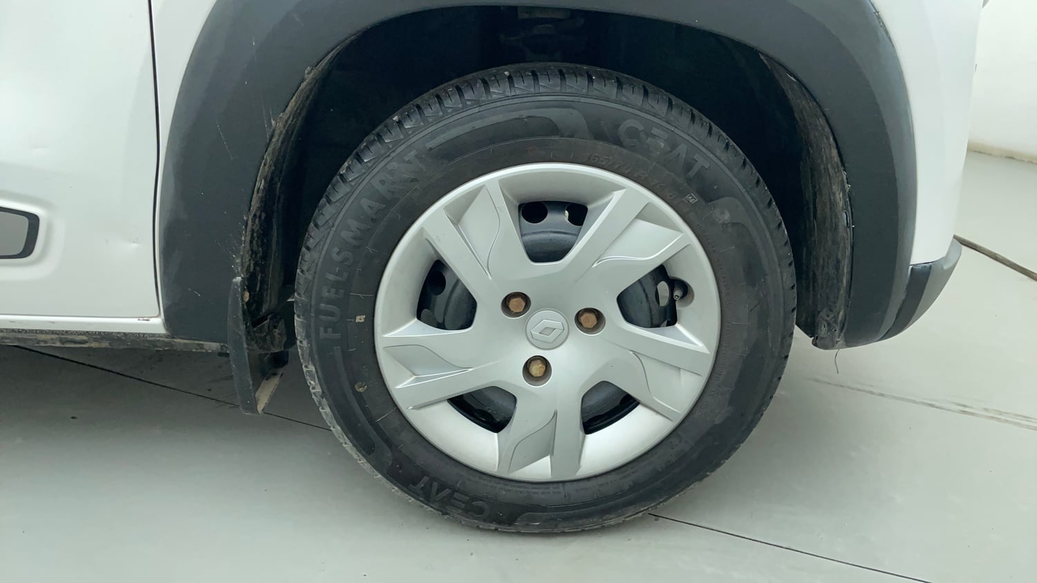 Used 2021 Renault Kwid RXT 1.0 Opt Petrol Manual tyres RIGHT FRONT TYRE RIM VIEW