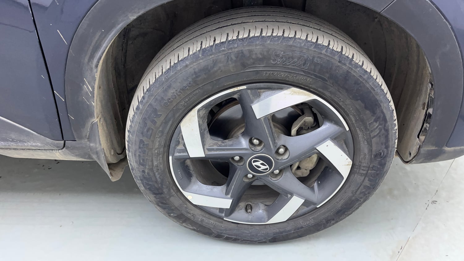Used 2019 Hyundai Venue SX Plus 1.0 Turbo DCT Petrol Automatic tyres RIGHT FRONT TYRE RIM VIEW