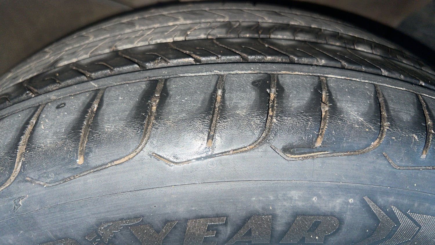 Used 2019 Hyundai Creta SX 1.6 AT Petrol Petrol Automatic tyres RIGHT FRONT TYRE TREAD VIEW