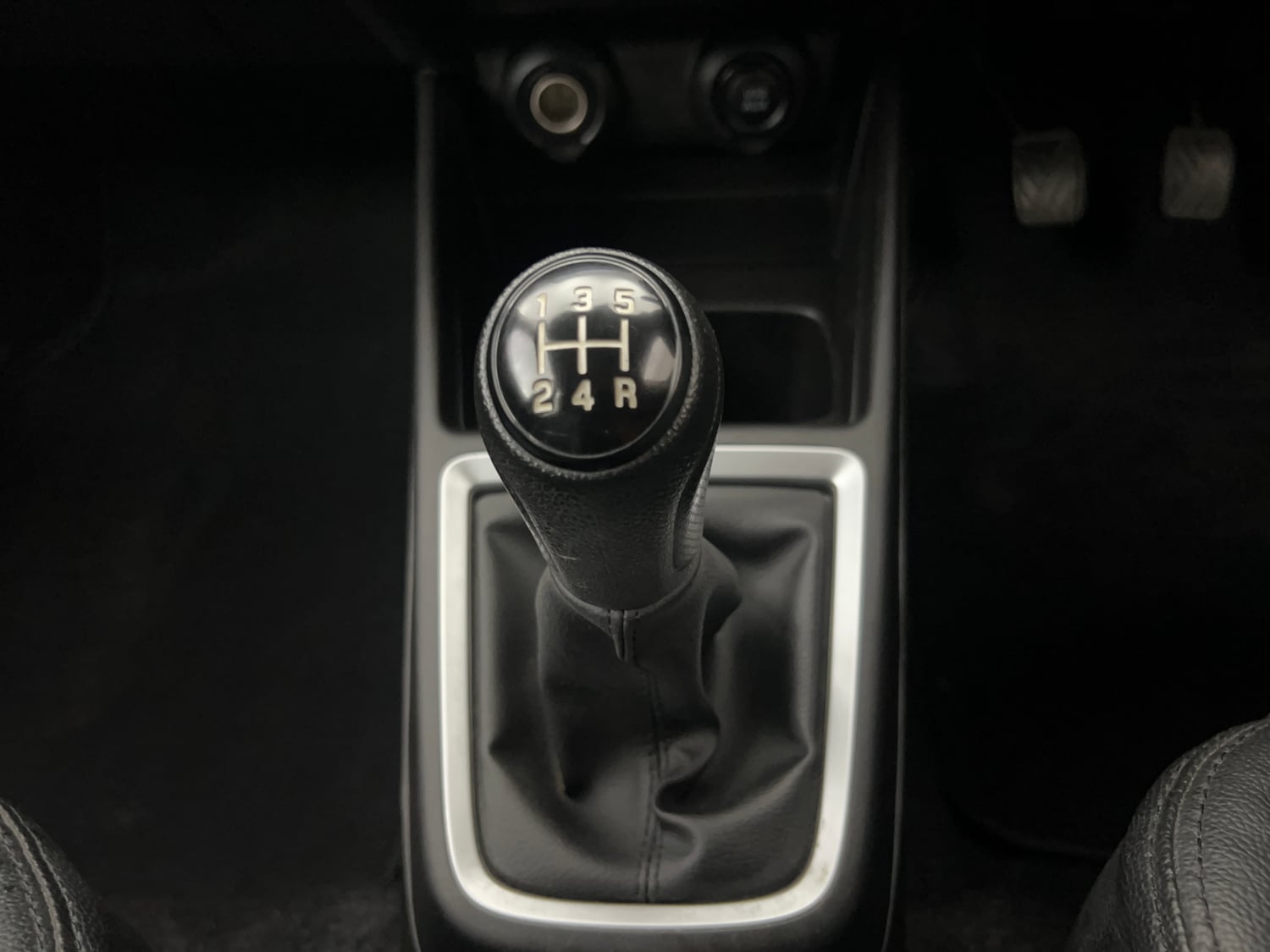 Used 2023 Maruti Suzuki Swift VXi Petrol Manual interior GEAR  KNOB VIEW